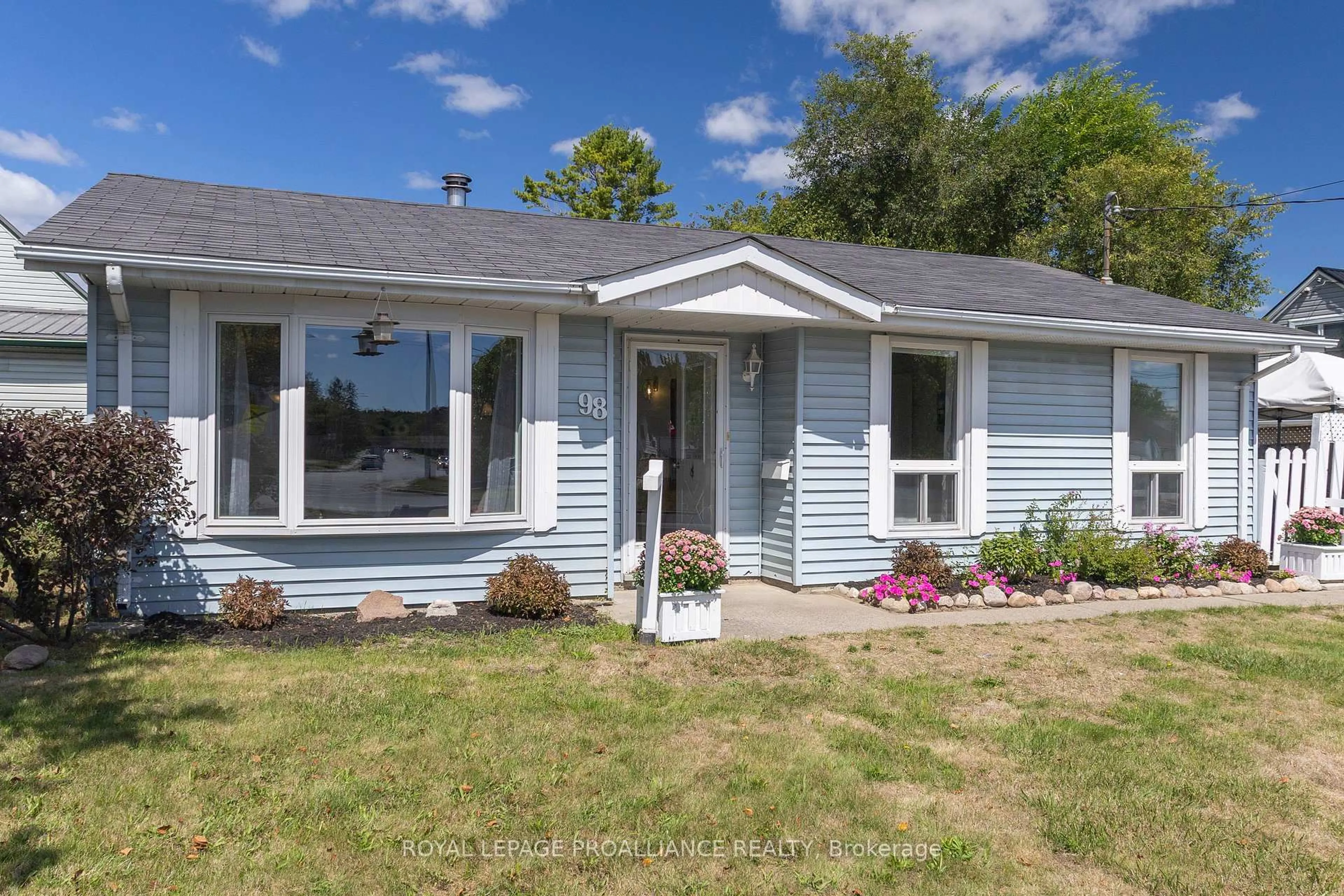 Home with vinyl exterior material, street for 98 East Davis St, Quinte West Ontario K8V 6H4