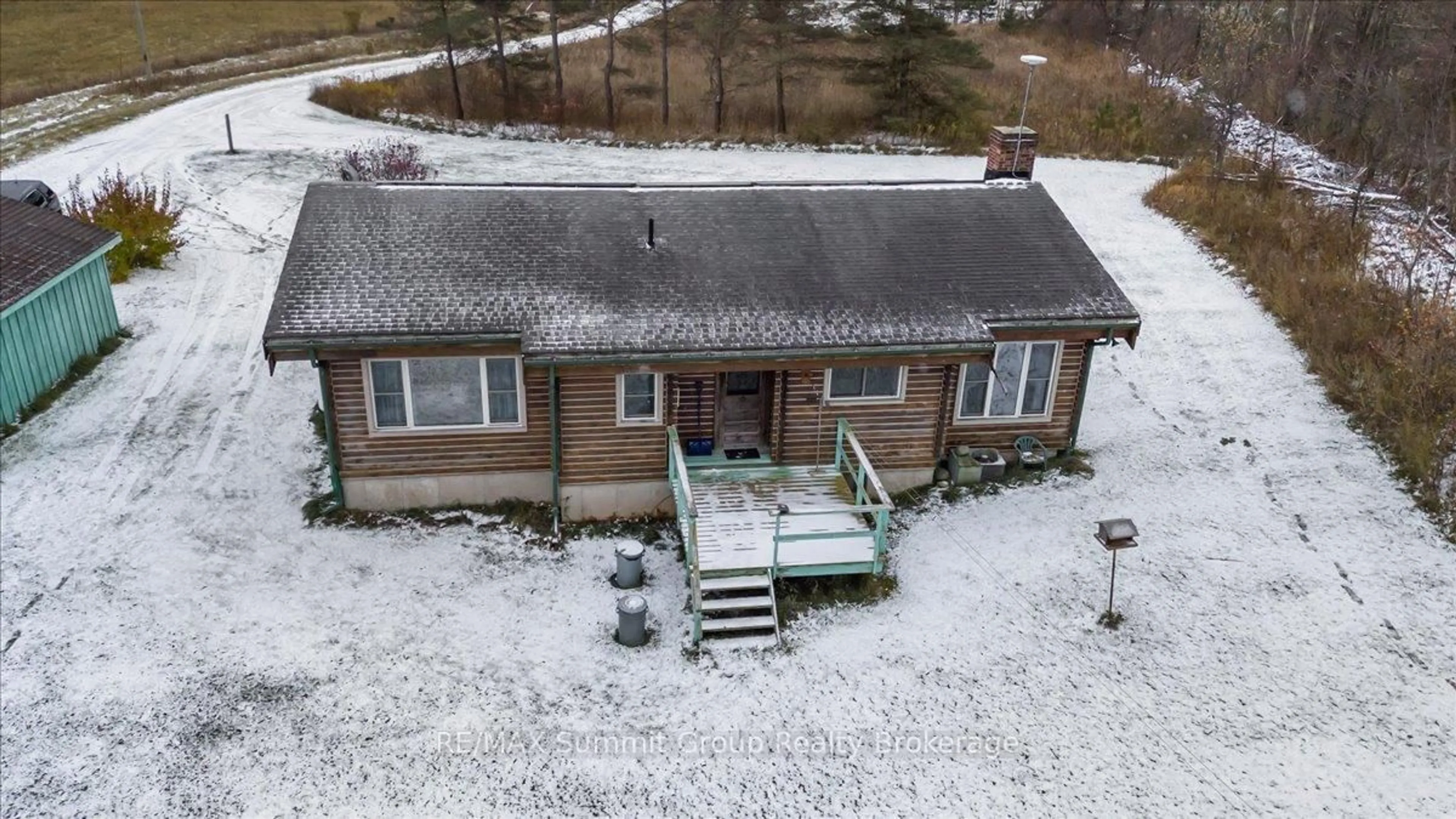 A pic from outside/outdoor area/front of a property/back of a property/a pic from drone, building for 263733 Southgate Road 26, Southgate Ontario N0G 1R0