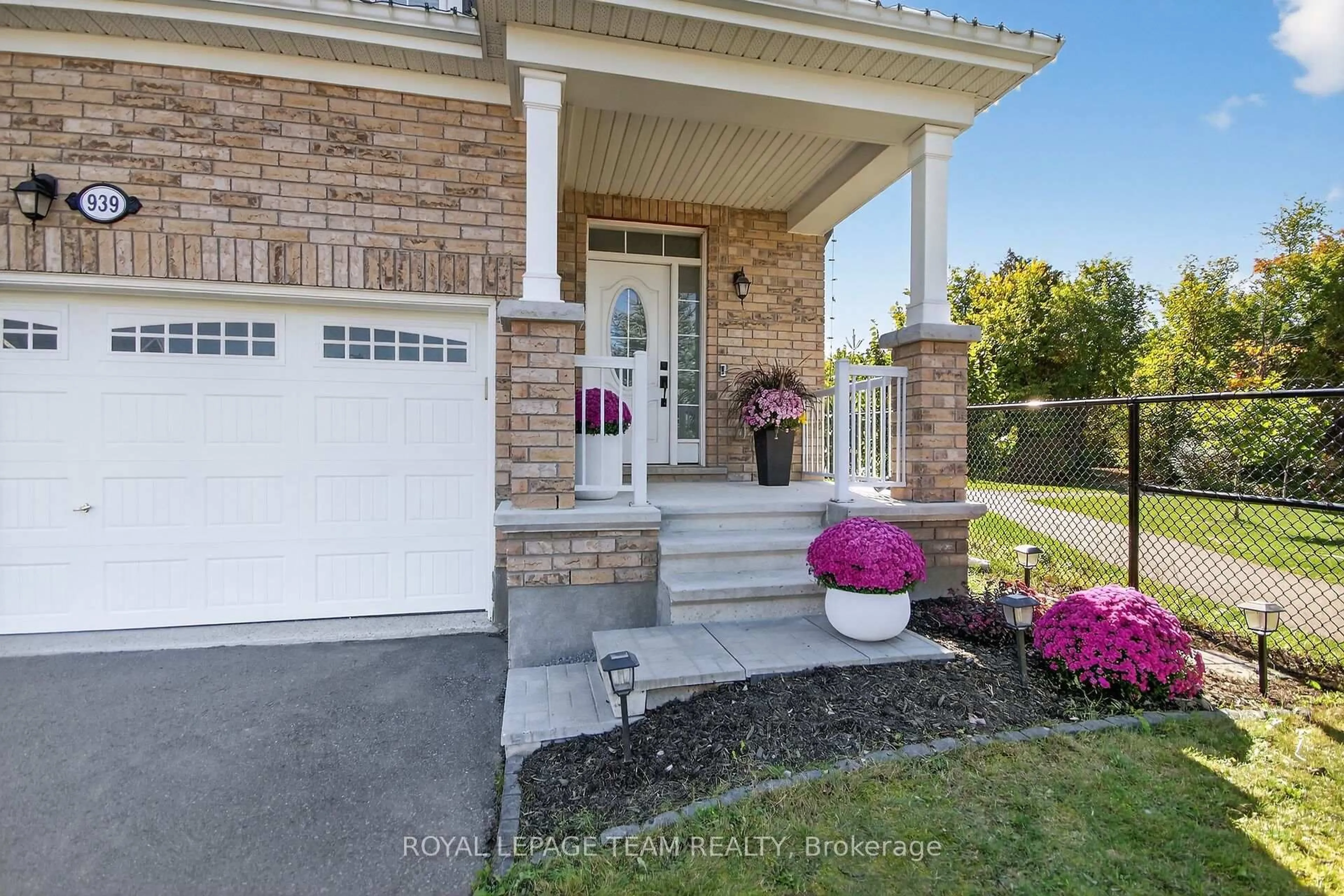 Home with brick exterior material, street for 939 Whimbrel Way, Ottawa Ontario K2J 6C5