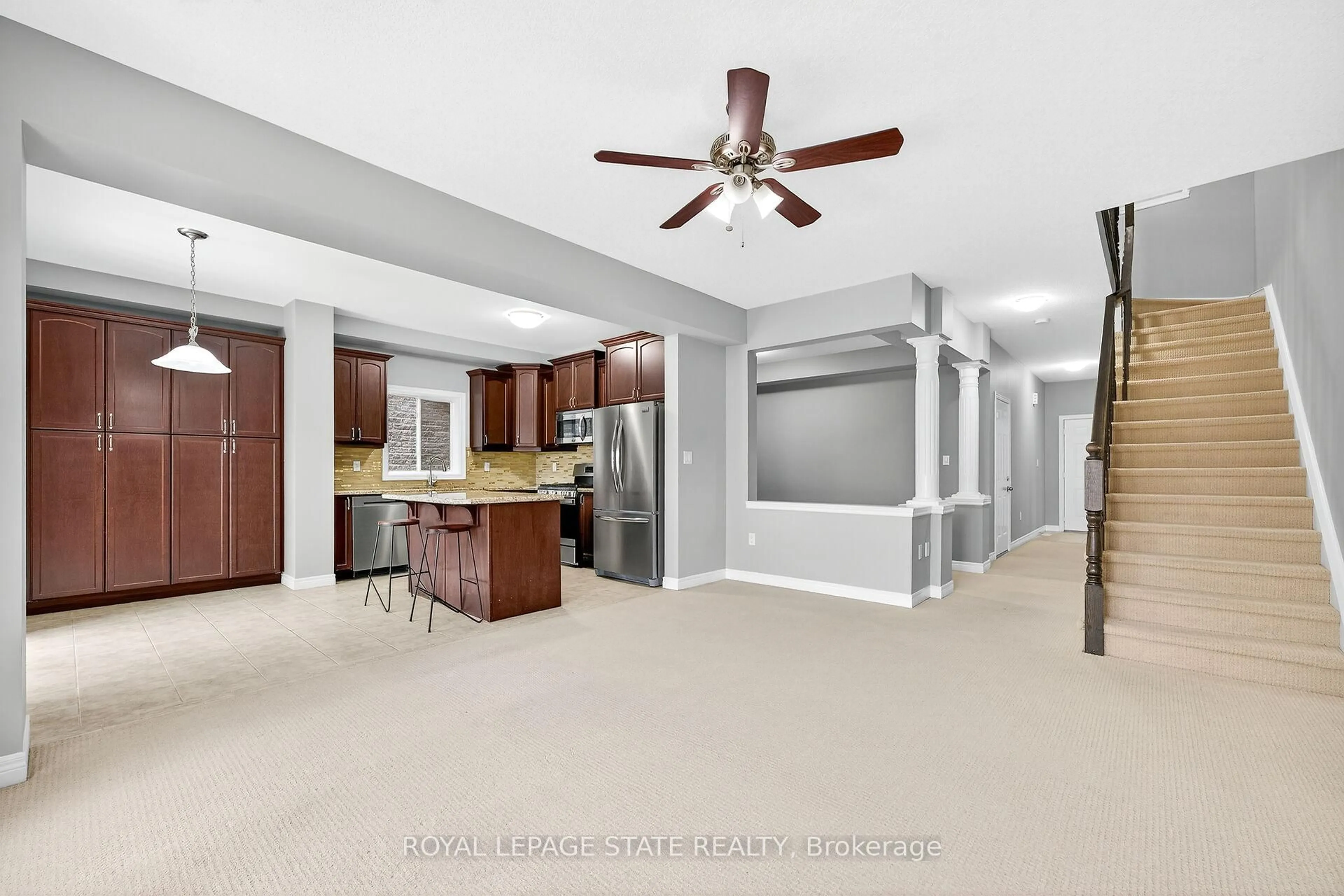 Open concept kitchen, ceramic/tile floor for 61 Irwin Ave, Hamilton Ontario L9K 0E9