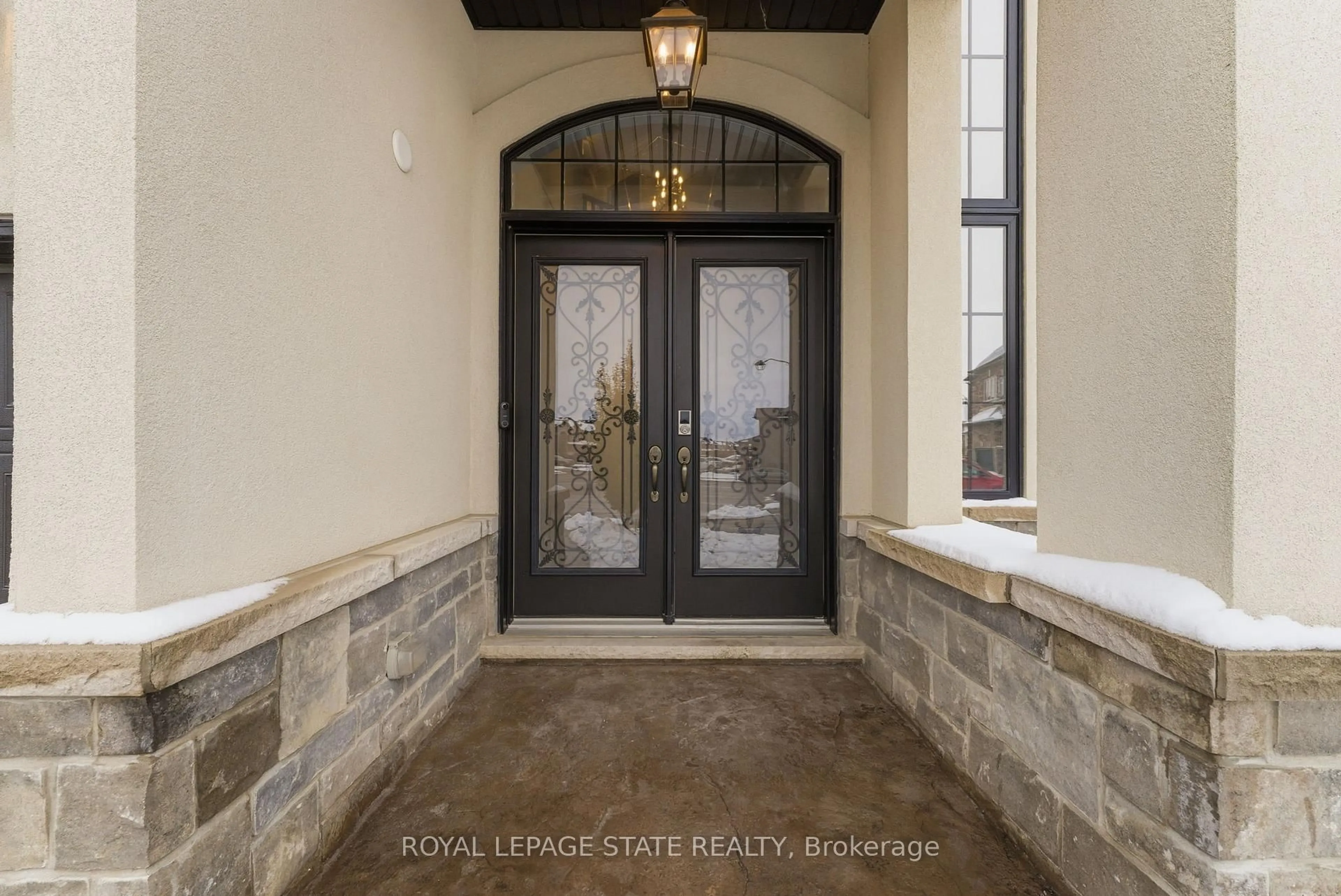 Indoor entryway for 16 Festival Way, Hamilton Ontario L0R 1C0