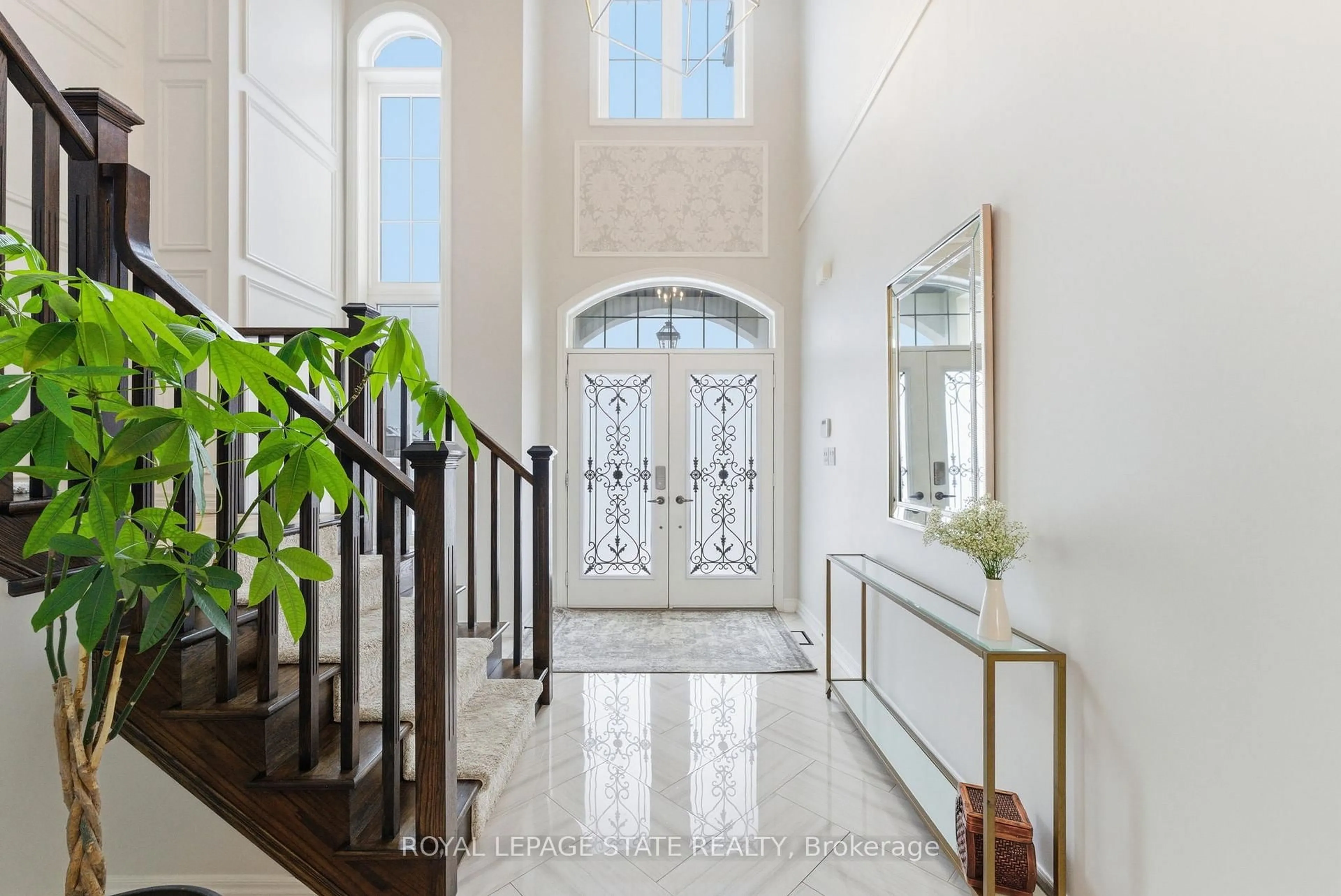 Indoor entryway for 16 Festival Way, Hamilton Ontario L0R 1C0