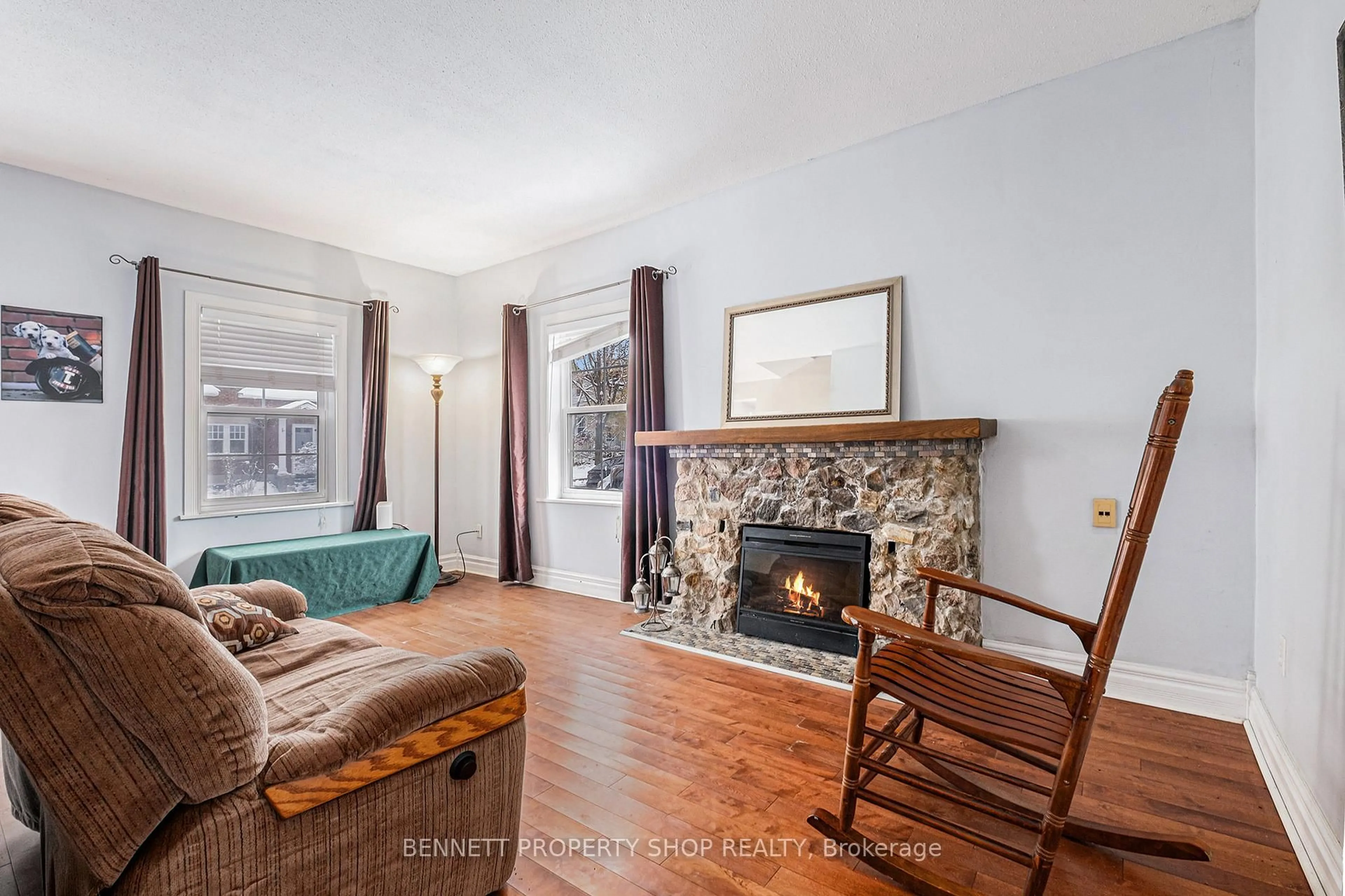 Living room with furniture, wood/laminate floor for 1134 O'Grady St, Ottawa Ontario K4M 1J3