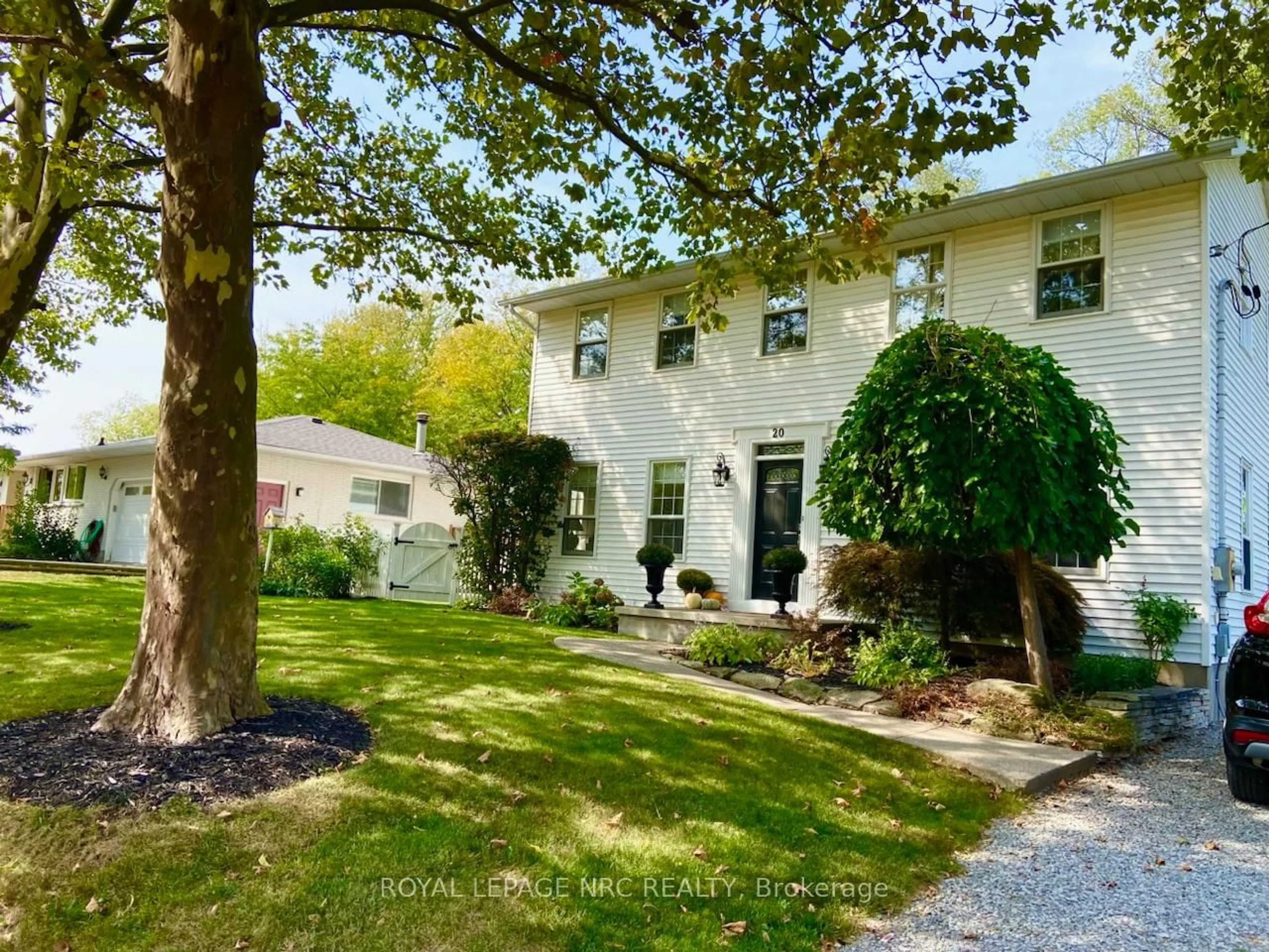 Unknown for 20 Dumfries St, Niagara-on-the-Lake Ontario L0S 1J0