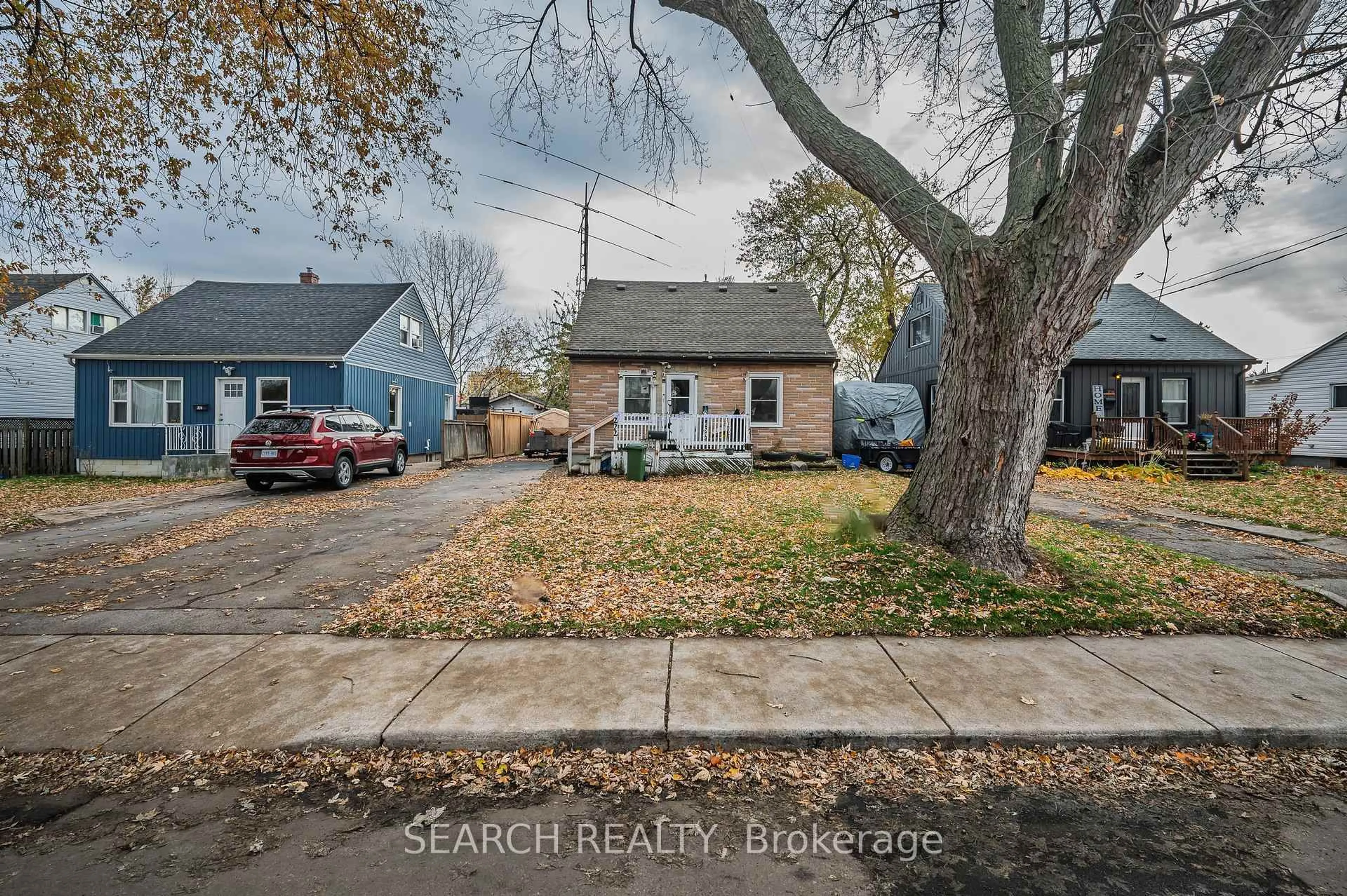 A pic from outside/outdoor area/front of a property/back of a property/a pic from drone, street for 222 Walter Ave, Hamilton Ontario L8H 5R1