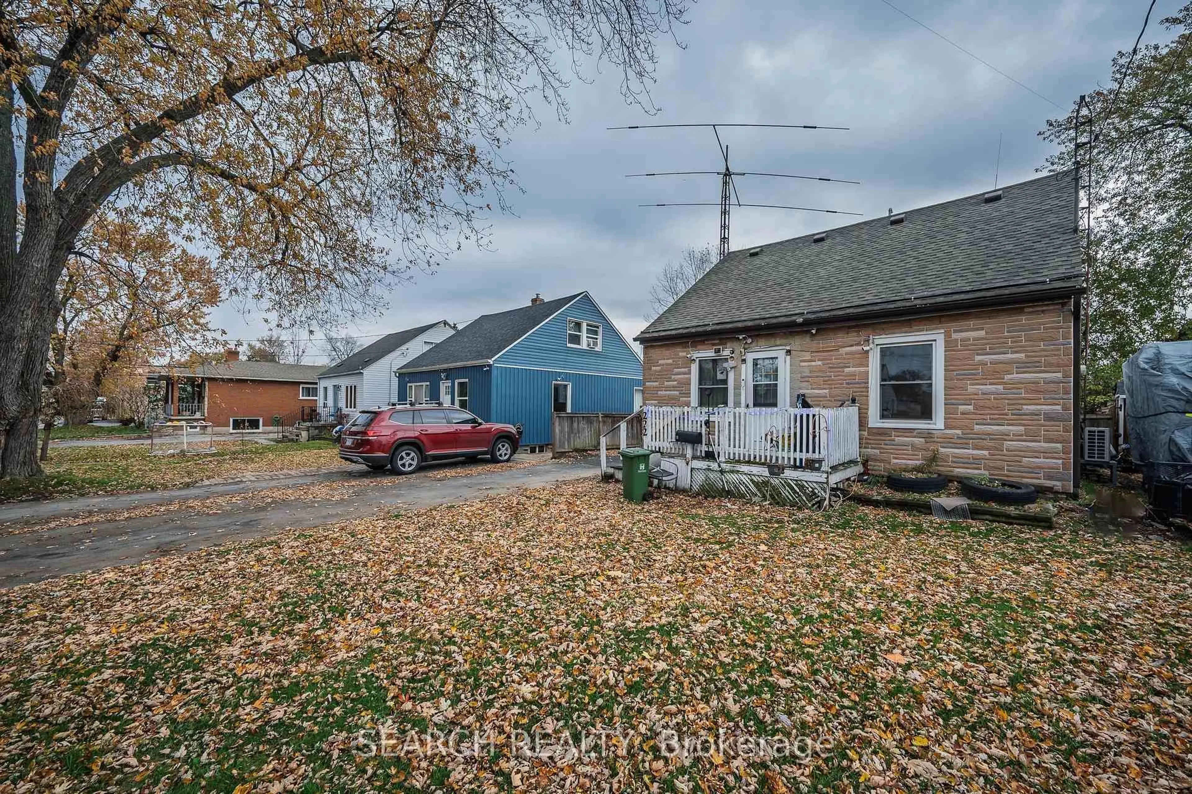 A pic from outside/outdoor area/front of a property/back of a property/a pic from drone, street for 222 Walter Ave, Hamilton Ontario L8H 5R1