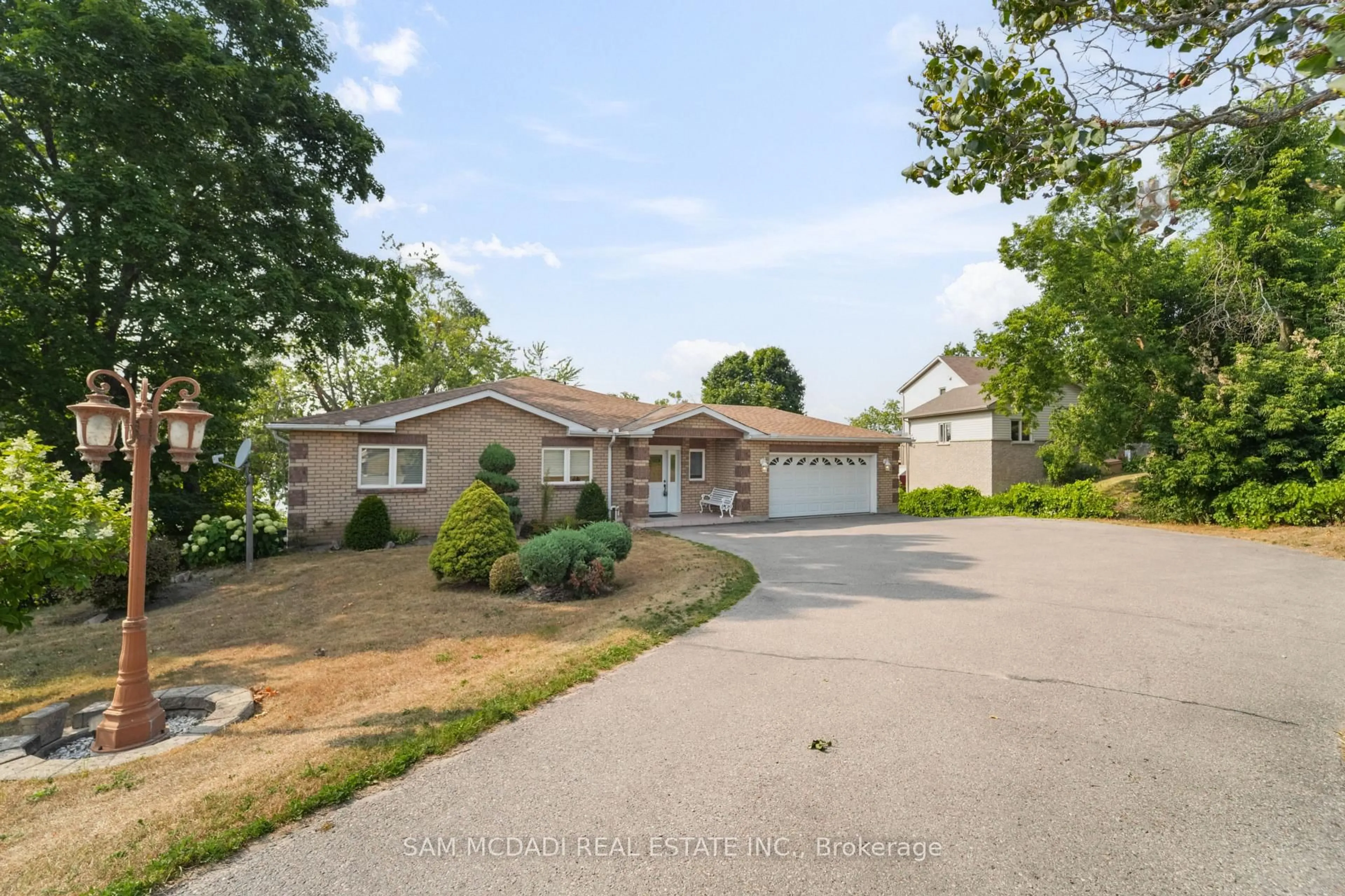 A pic from outside/outdoor area/front of a property/back of a property/a pic from drone, street for 84 Maryland Dr, Selwyn Ontario K9J 6X3
