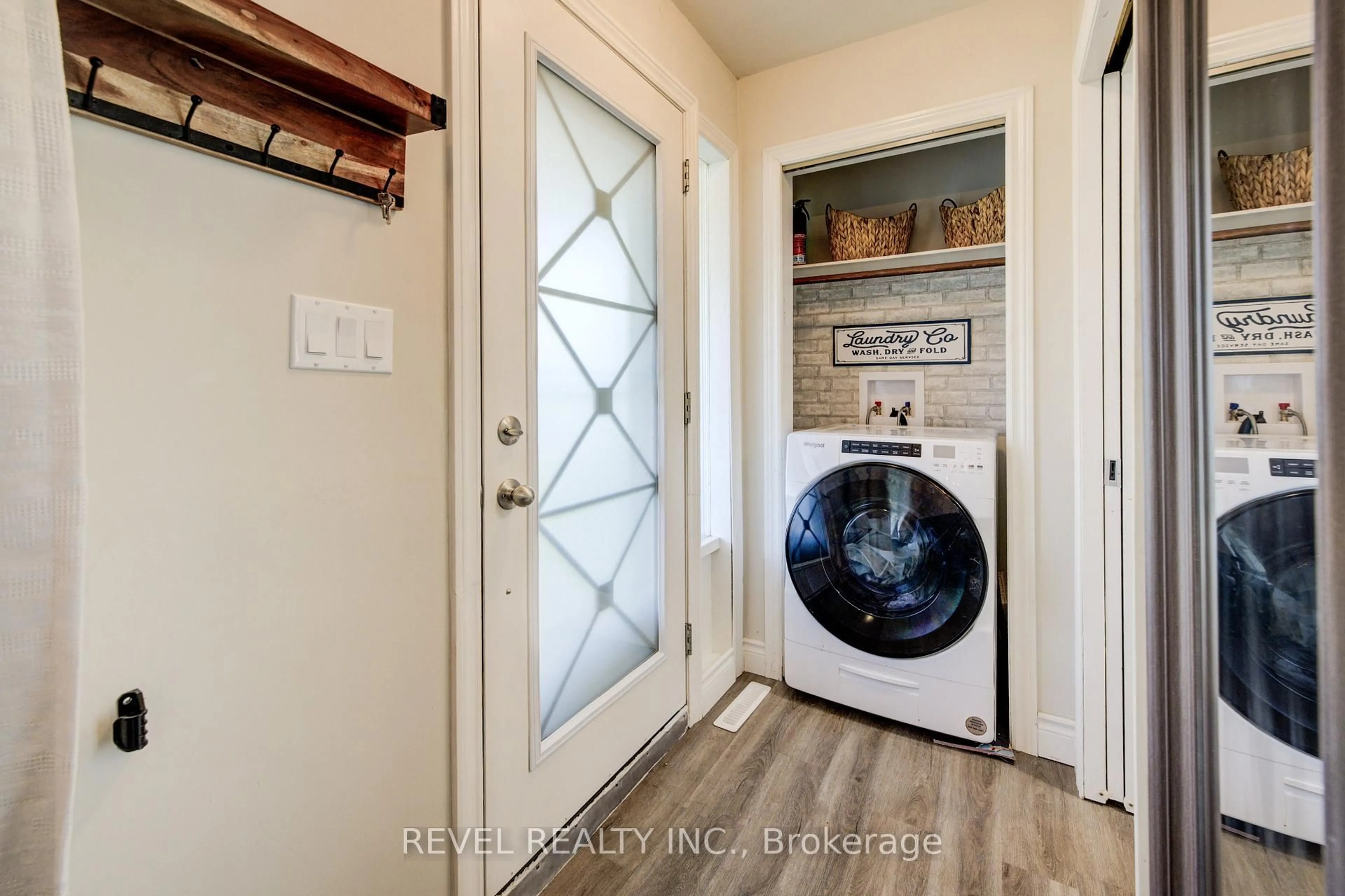 Laundry room for 4 Jill Crt, St. Catharines Ontario L2S 1A6