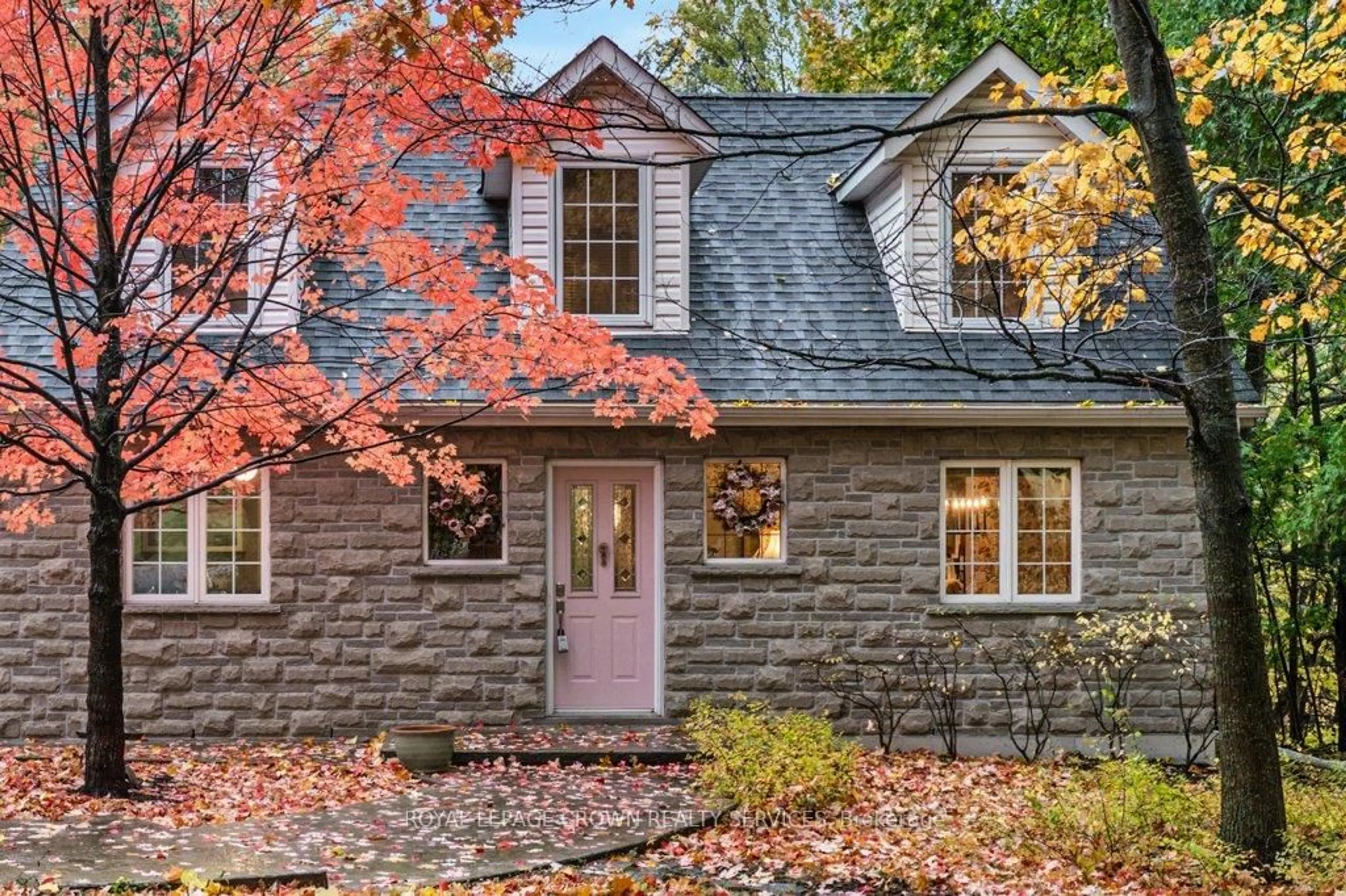 Home with brick exterior material, street for 931 Montgomery Dr, Hamilton Ontario L9G 3H6