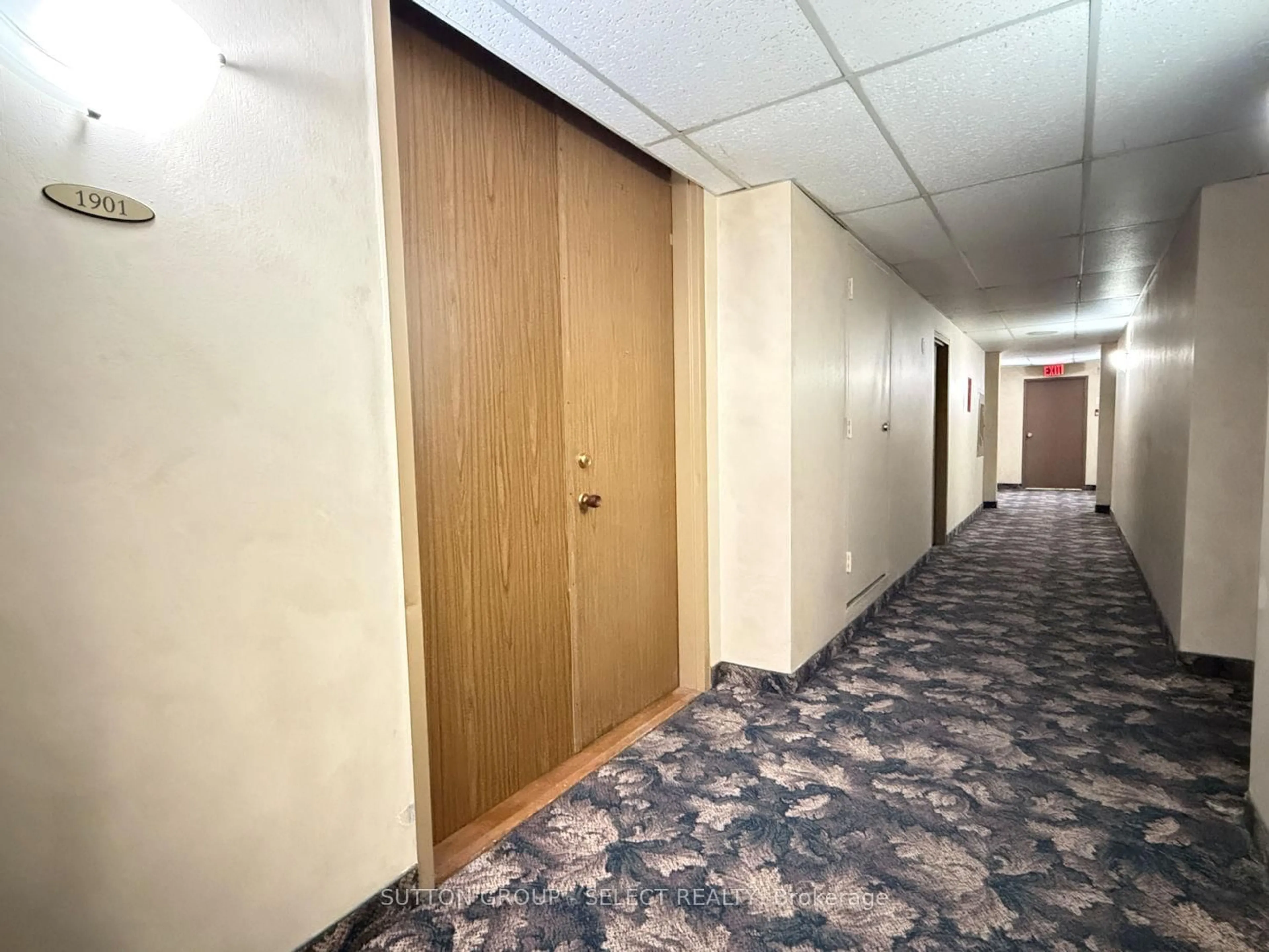 Indoor foyer for 389 Dundas St #1901, London East Ontario N6B 3L5