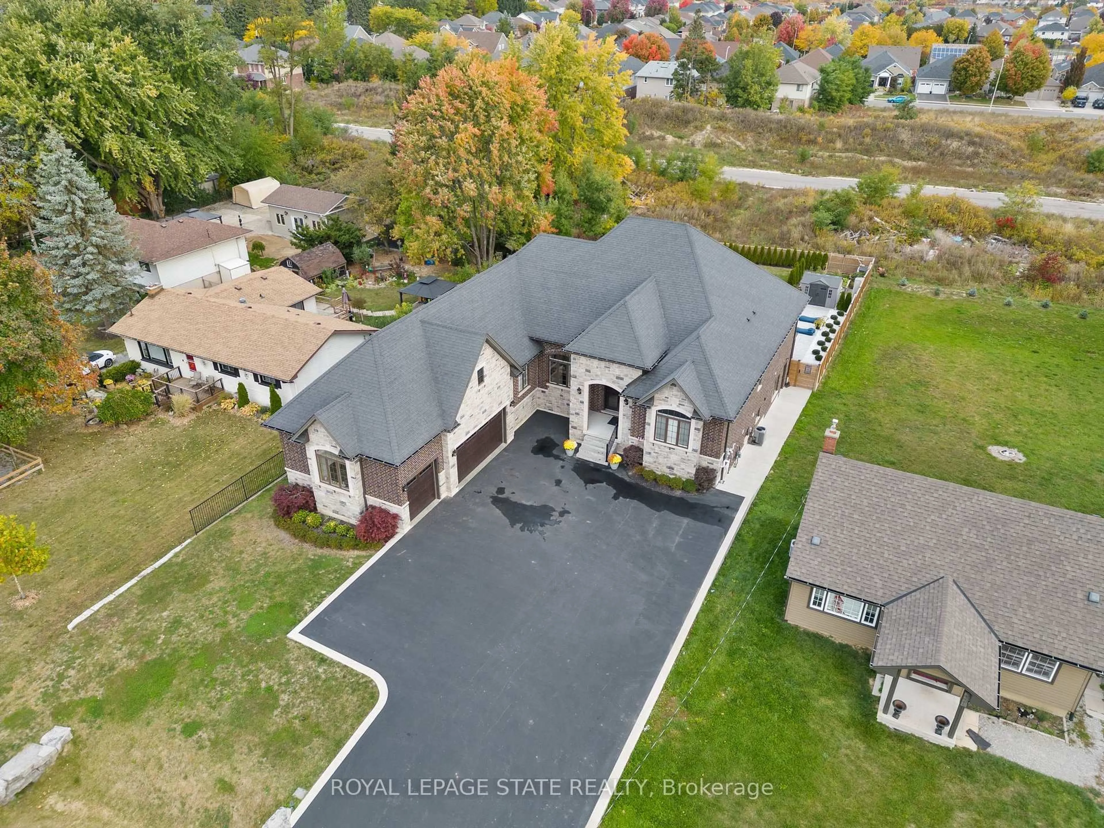 A pic from outside/outdoor area/front of a property/back of a property/a pic from drone, street for 9848 Twenty Rd, Hamilton Ontario L0R 1W0