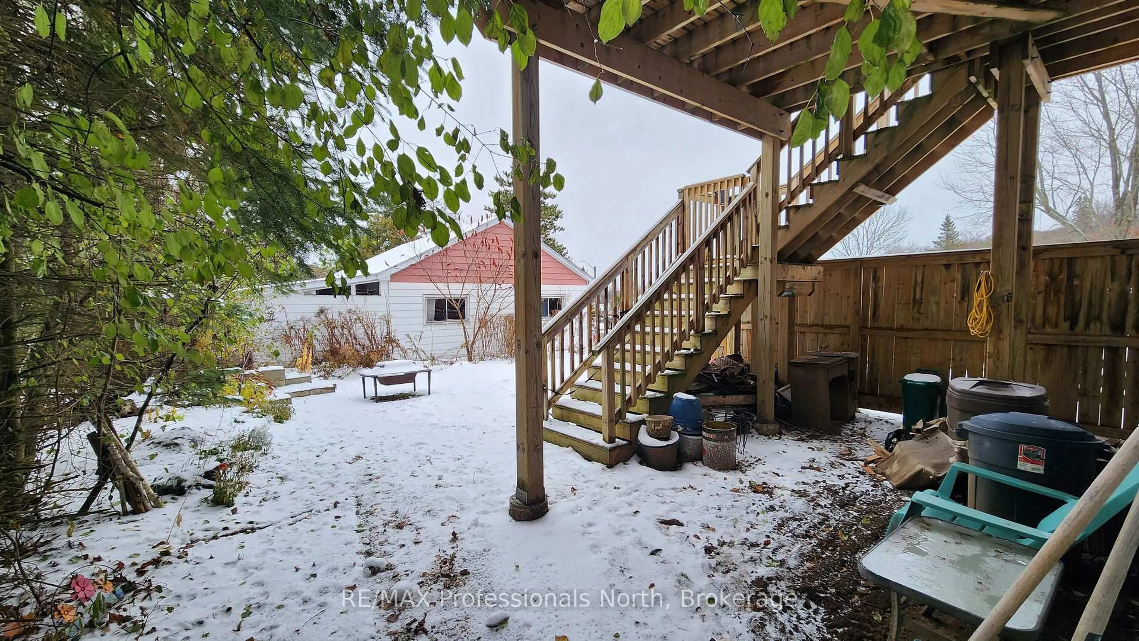 Patio, street for 5 Greaves Ave, Huntsville Ontario P1H 1V2