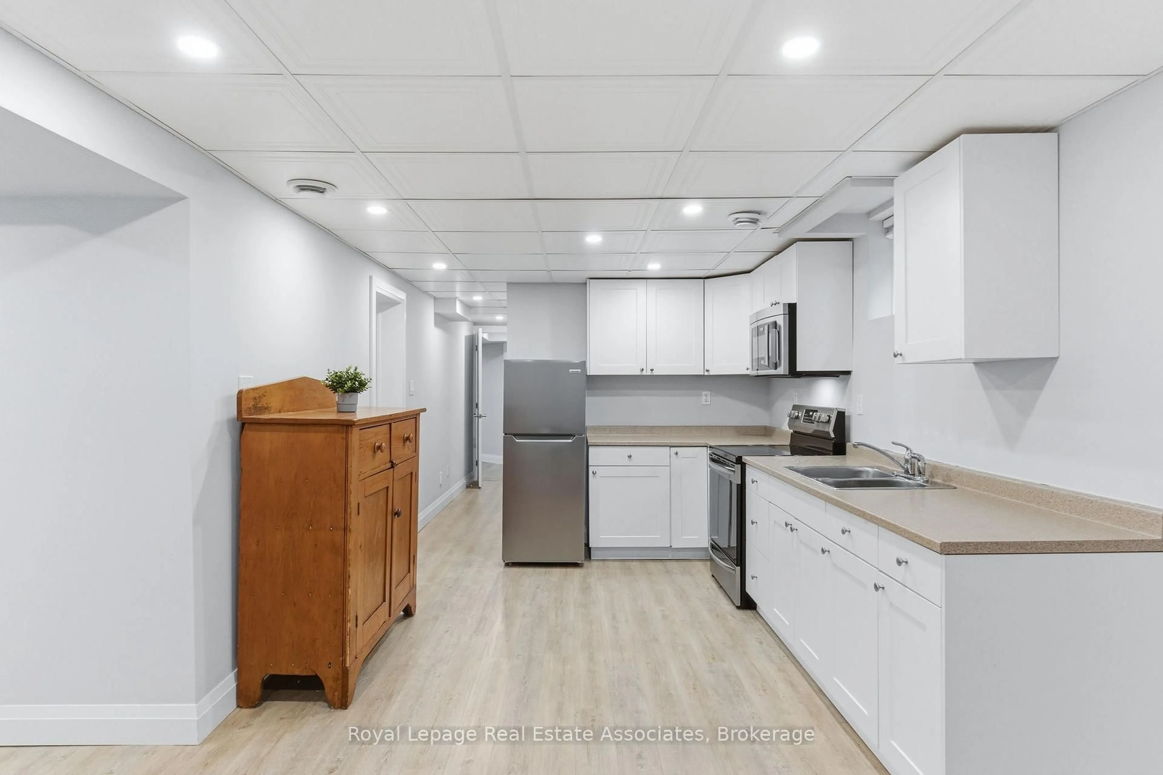 Standard kitchen, unknown for 68 Haskell Rd, Cambridge Ontario N1P 1G7