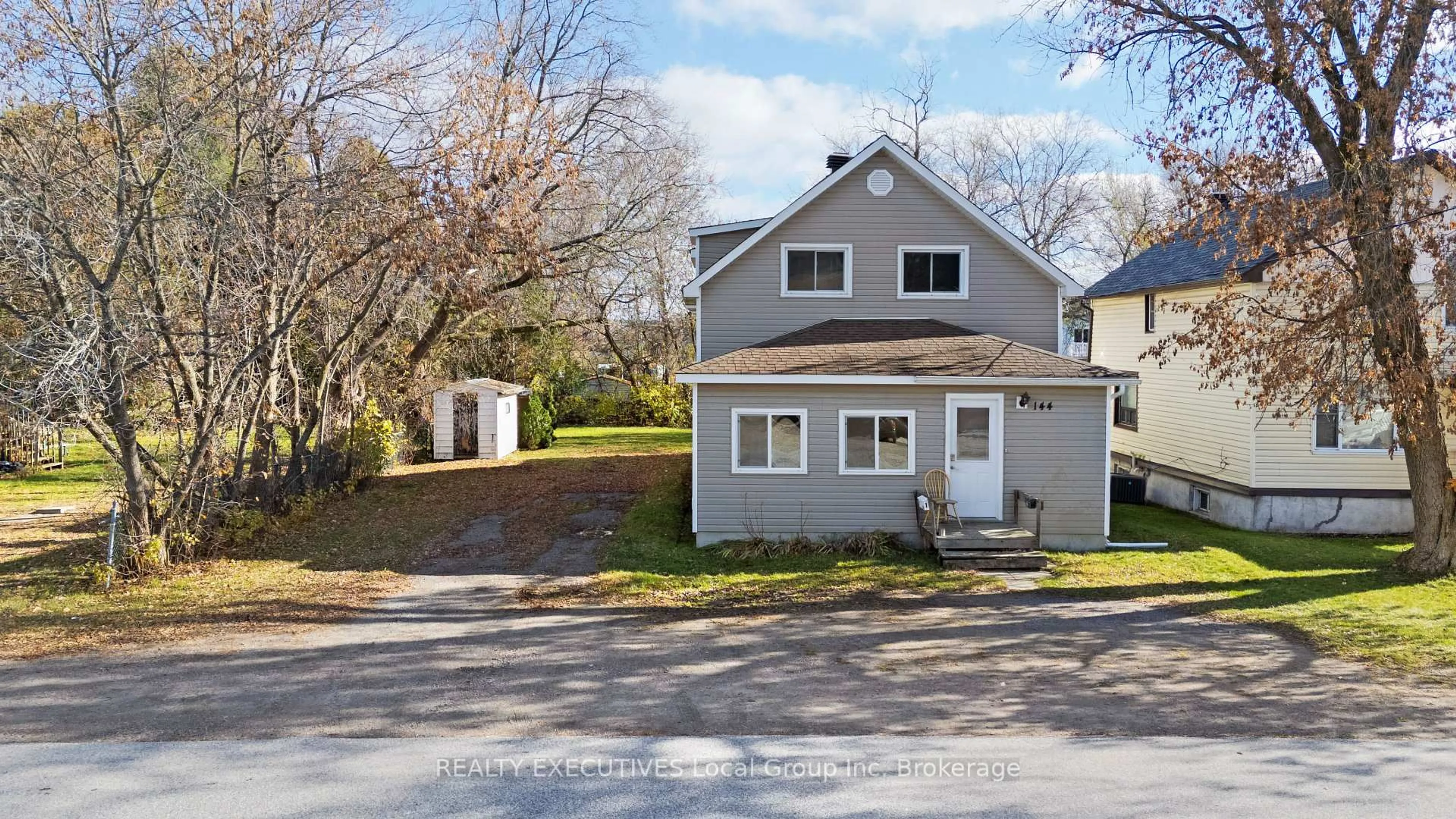 A pic from outside/outdoor area/front of a property/back of a property/a pic from drone, street for 144 DUKE St, North Bay Ontario P1B 1R3