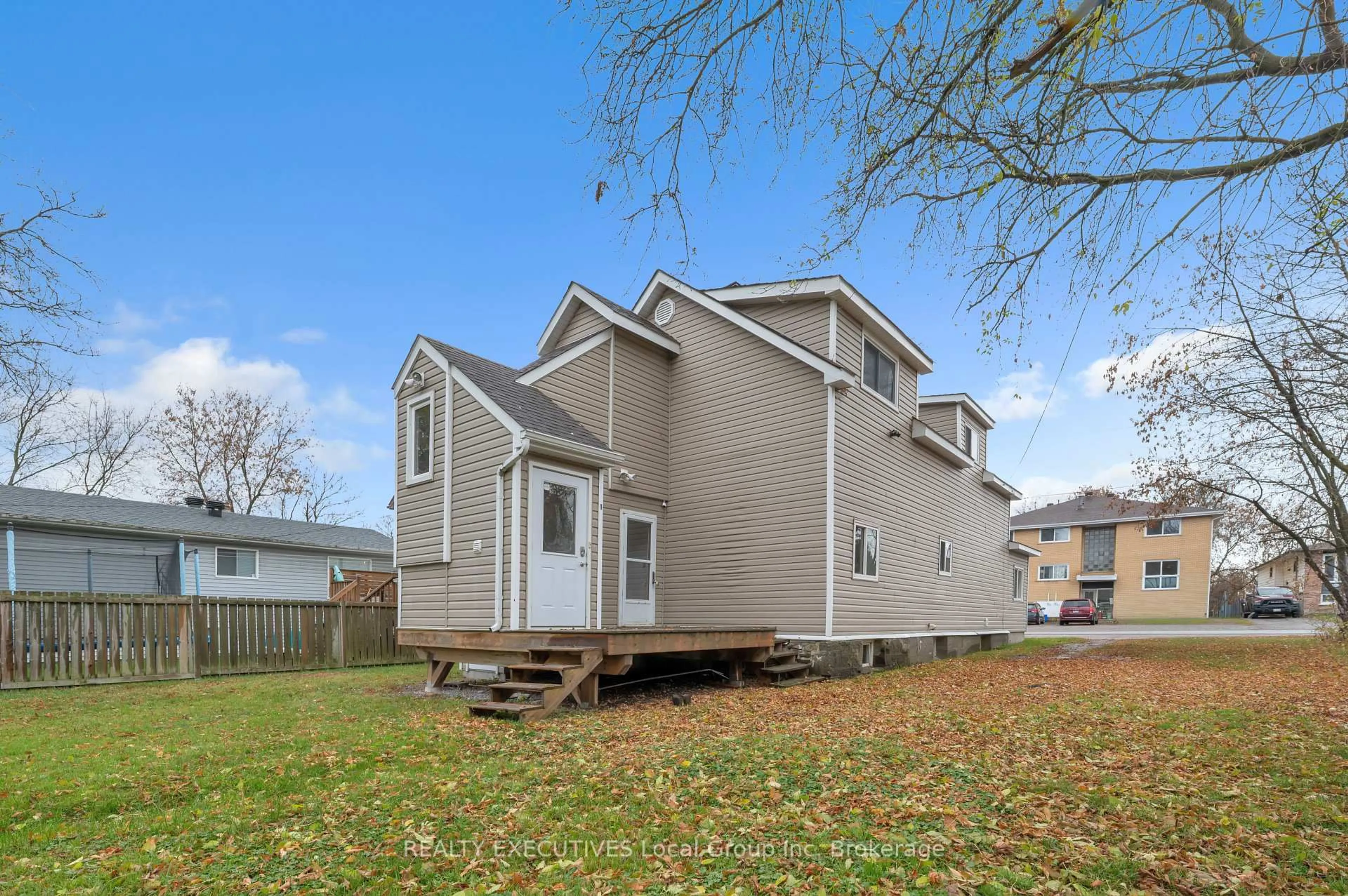 Home with vinyl exterior material, street for 144 DUKE St, North Bay Ontario P1B 1R3