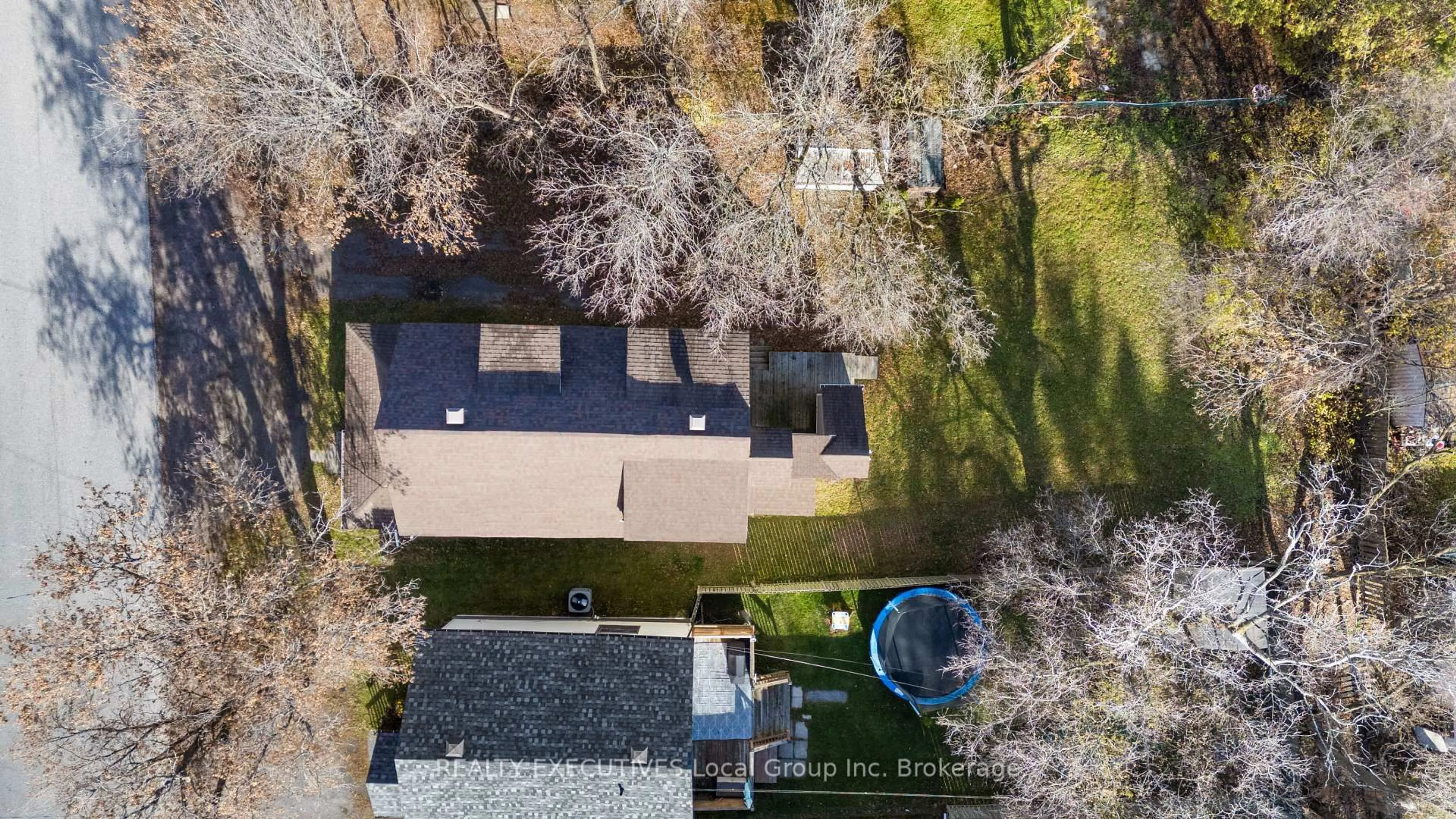 A pic from outside/outdoor area/front of a property/back of a property/a pic from drone, street for 144 DUKE St, North Bay Ontario P1B 1R3