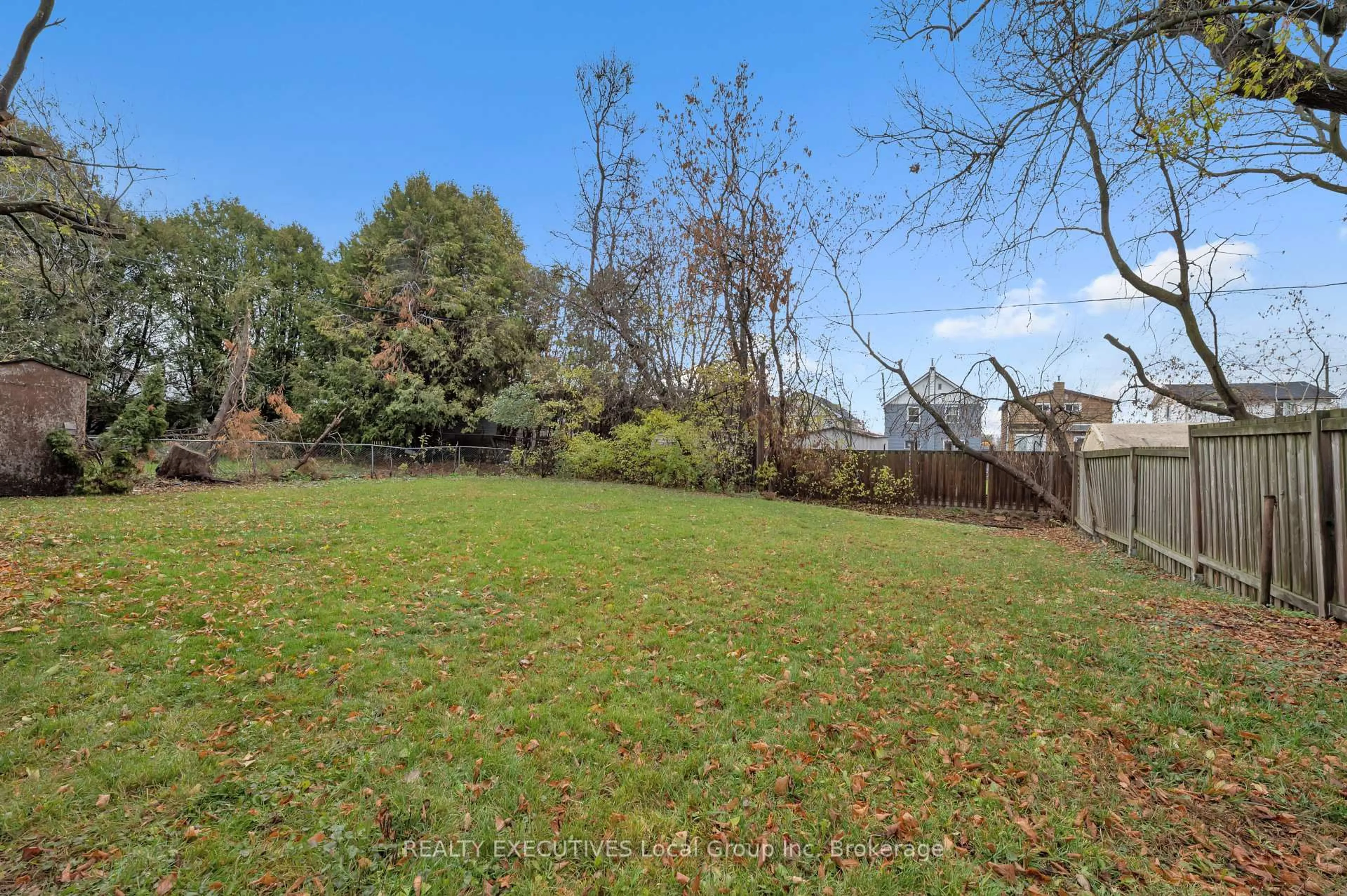 A pic from outside/outdoor area/front of a property/back of a property/a pic from drone, forest/trees view for 144 DUKE St, North Bay Ontario P1B 1R3