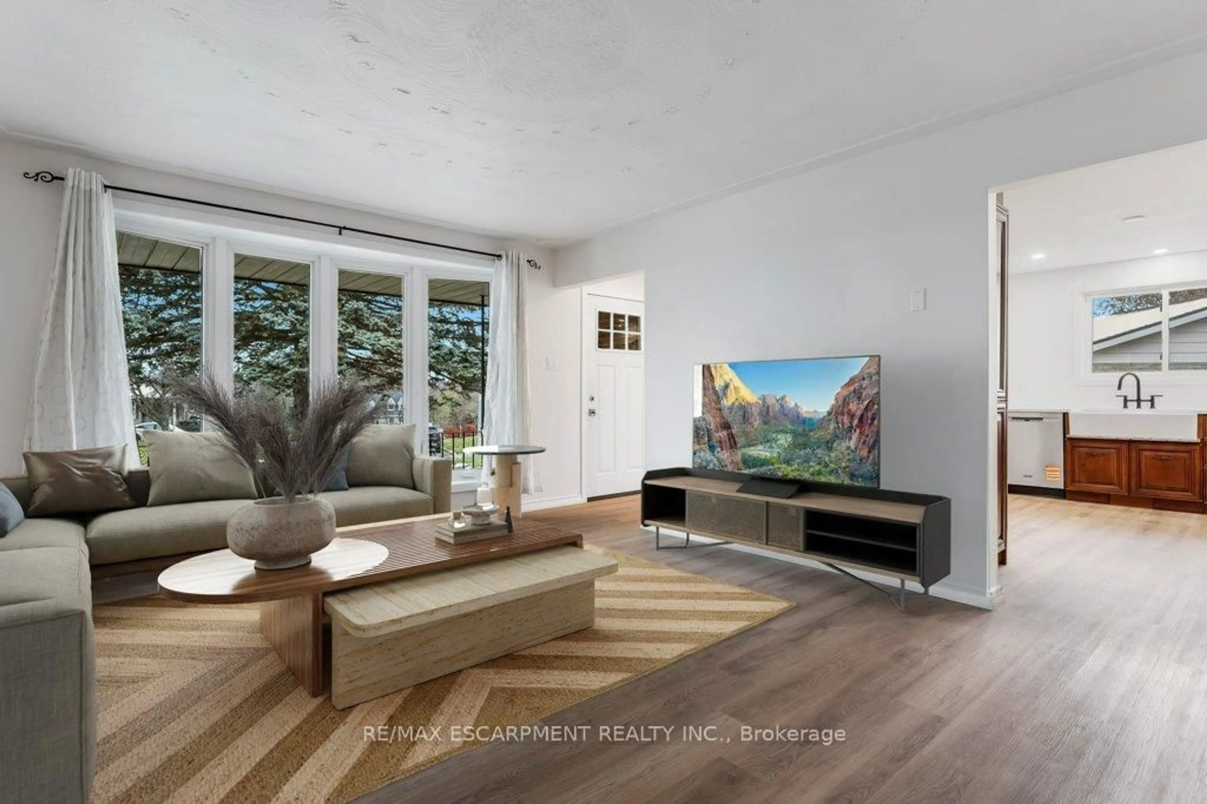 Living room with furniture, unknown for 14 Orchard Cres, Norfolk Ontario N0E 1Y0