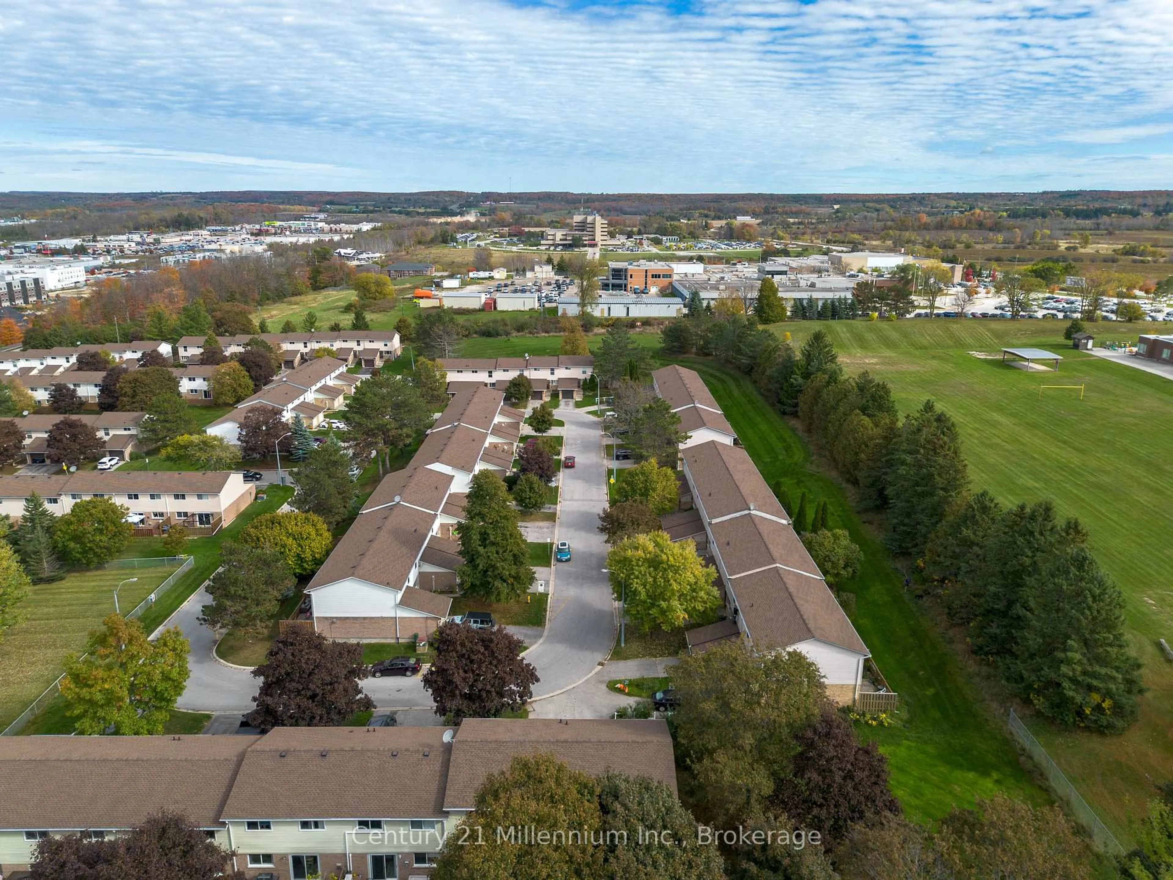 A pic from outside/outdoor area/front of a property/back of a property/a pic from drone, city buildings view from balcony for 62 Laurie Cres #62, Owen Sound Ontario N4K 6C3