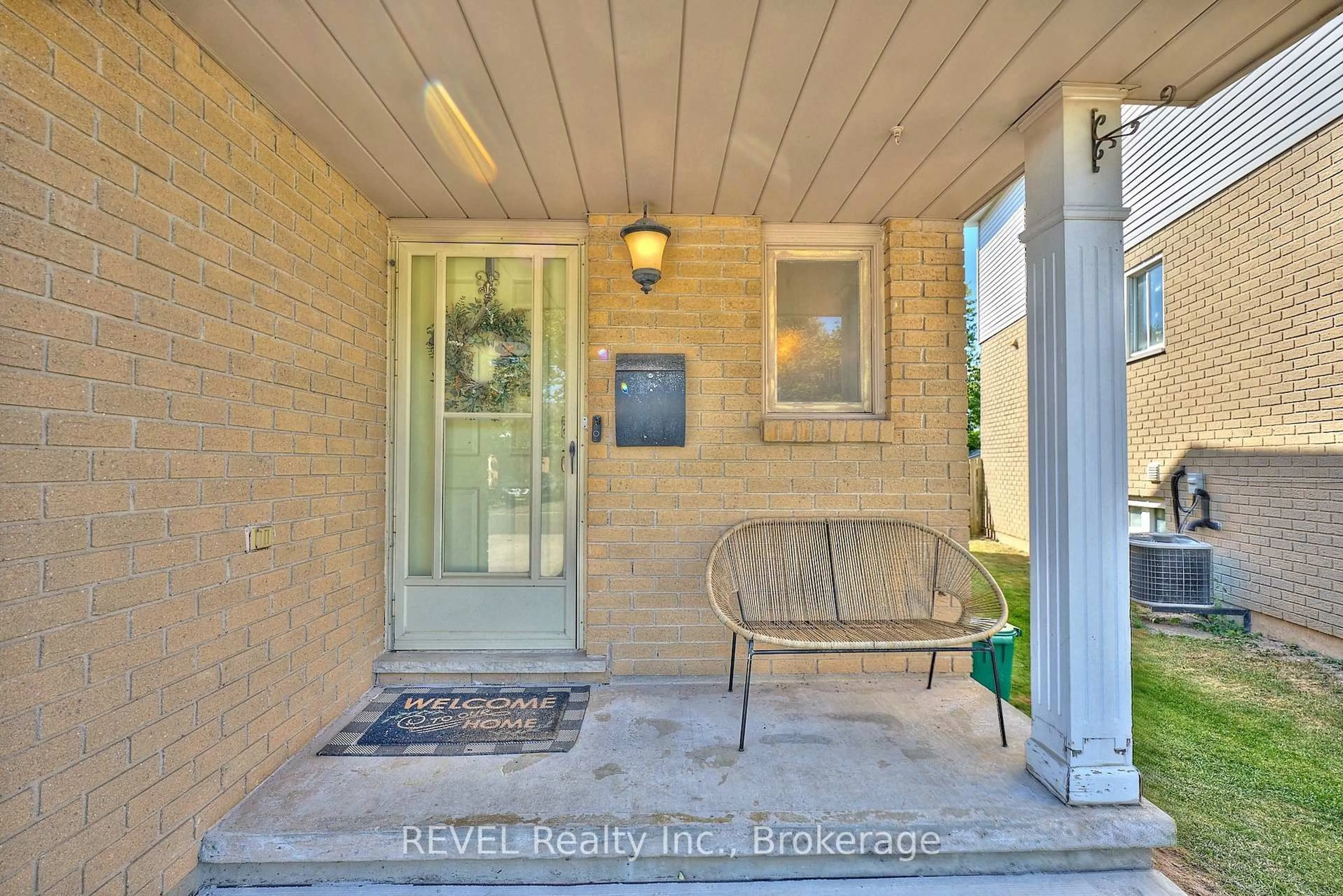 Indoor entryway for 35 Romy Cres, Thorold Ontario L2V 4L1