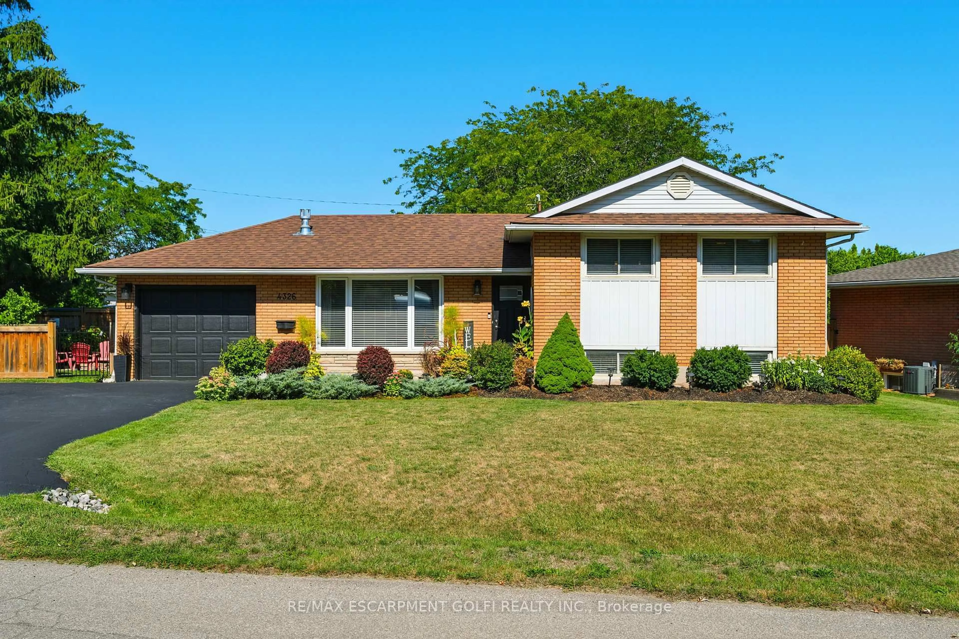 Home with brick exterior material, street for 4326 Hillview Dr, Lincoln Ontario L3J 0H8