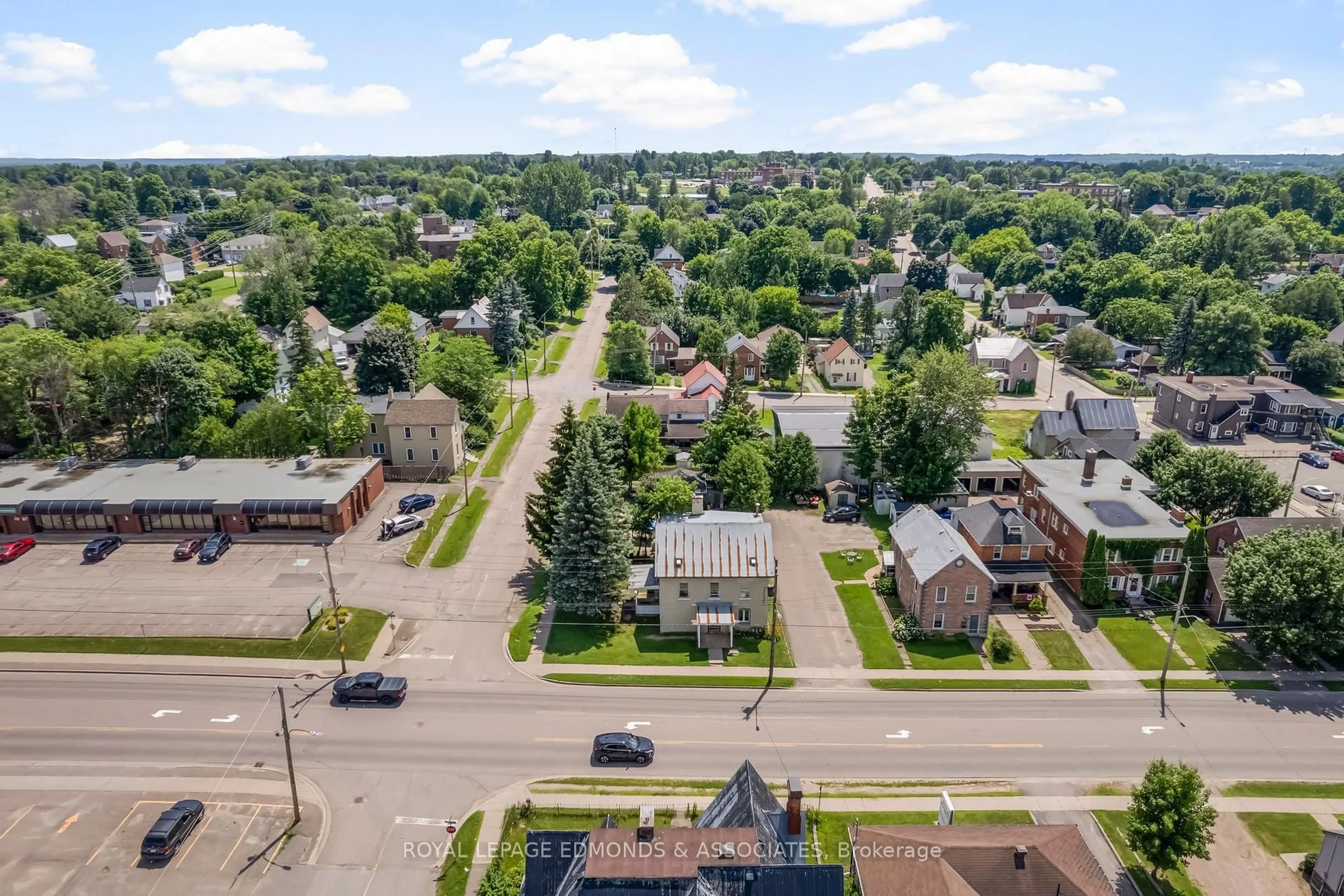 A pic from outside/outdoor area/front of a property/back of a property/a pic from drone, street for 394 Pembroke St, Pembroke Ontario K8A 3K6
