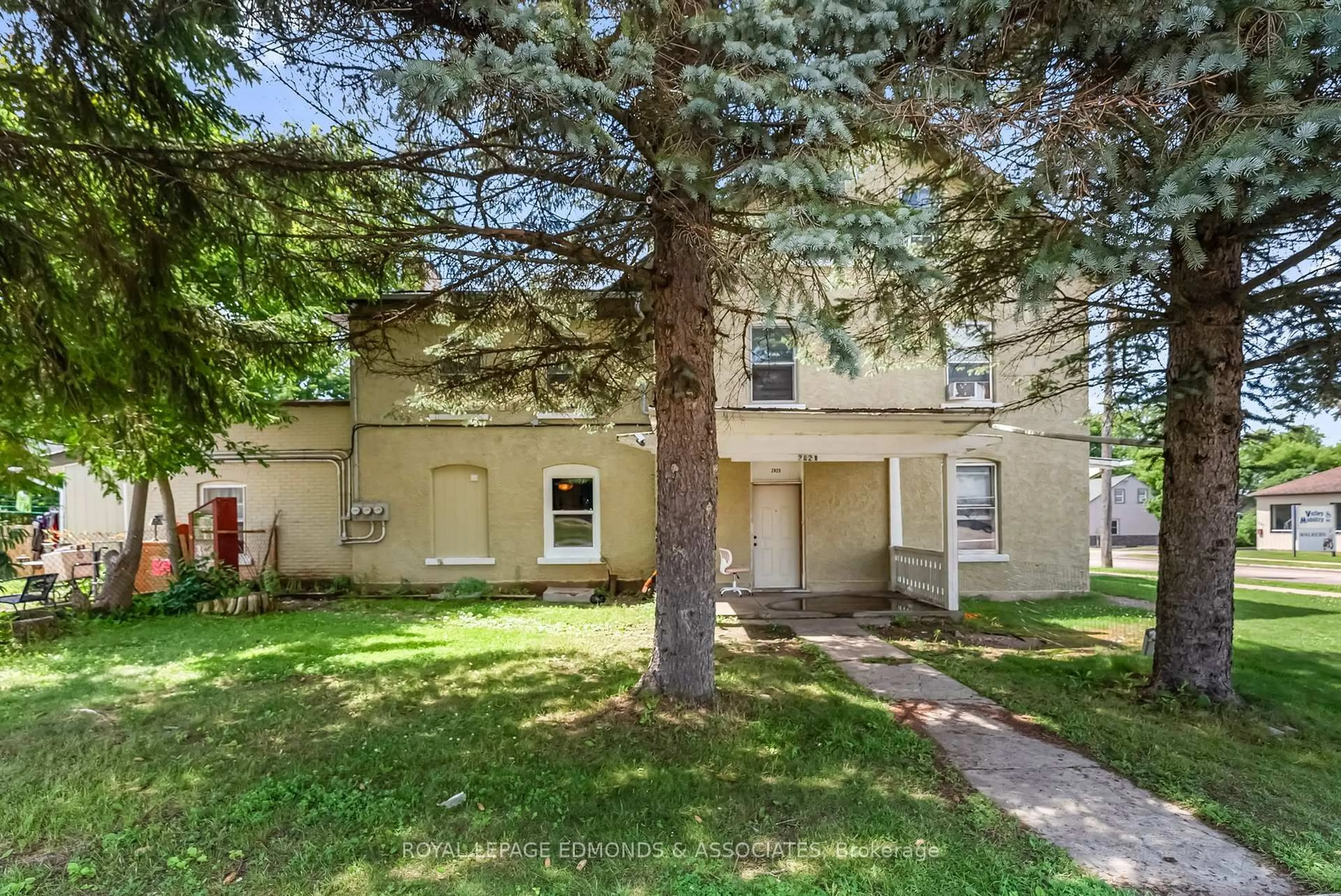 Unknown for 394 Pembroke St, Pembroke Ontario K8A 3K6