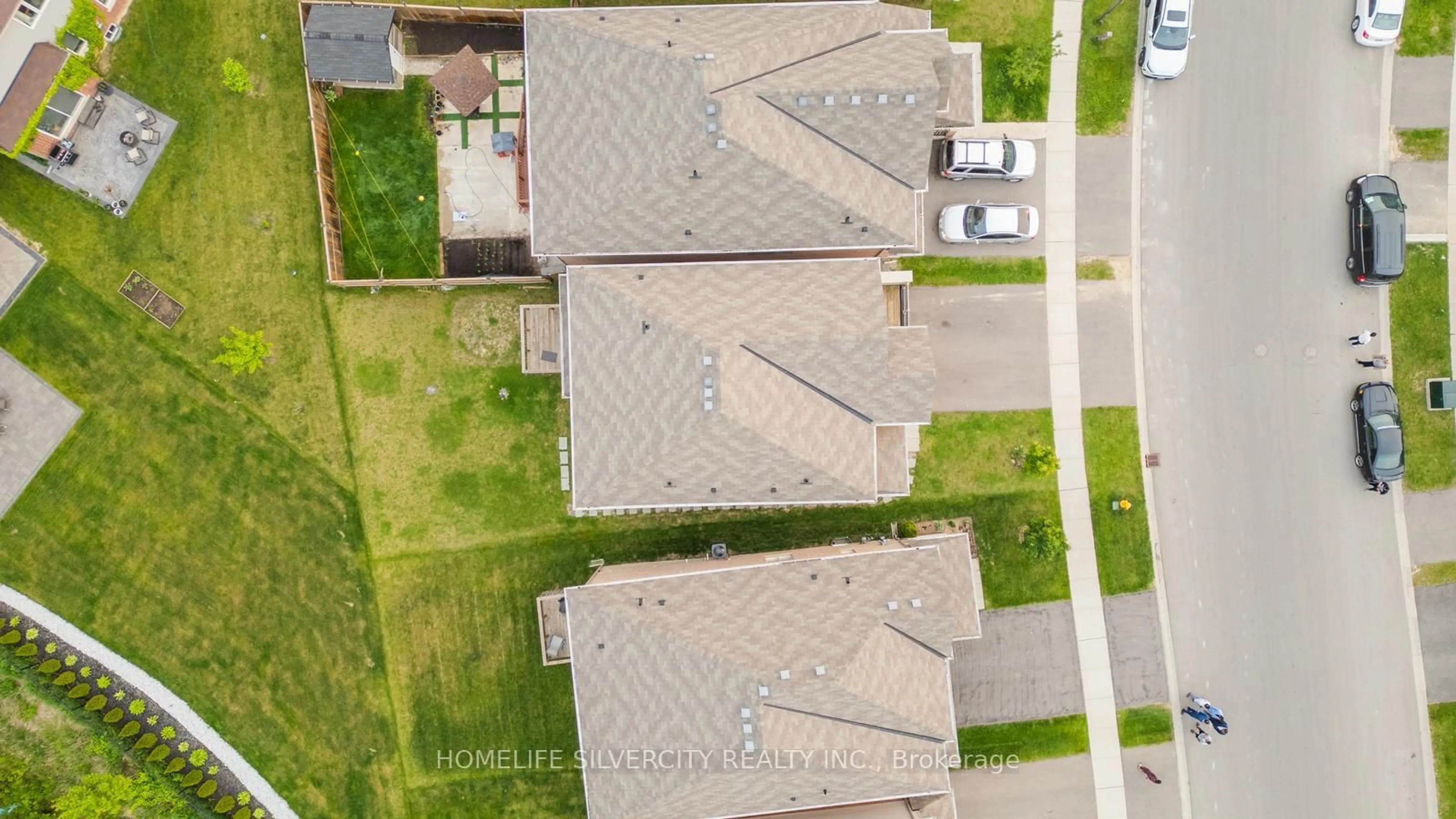 A pic from outside/outdoor area/front of a property/back of a property/a pic from drone, street for 55 Longboat Ru, Brantford Ontario N3T 0P5