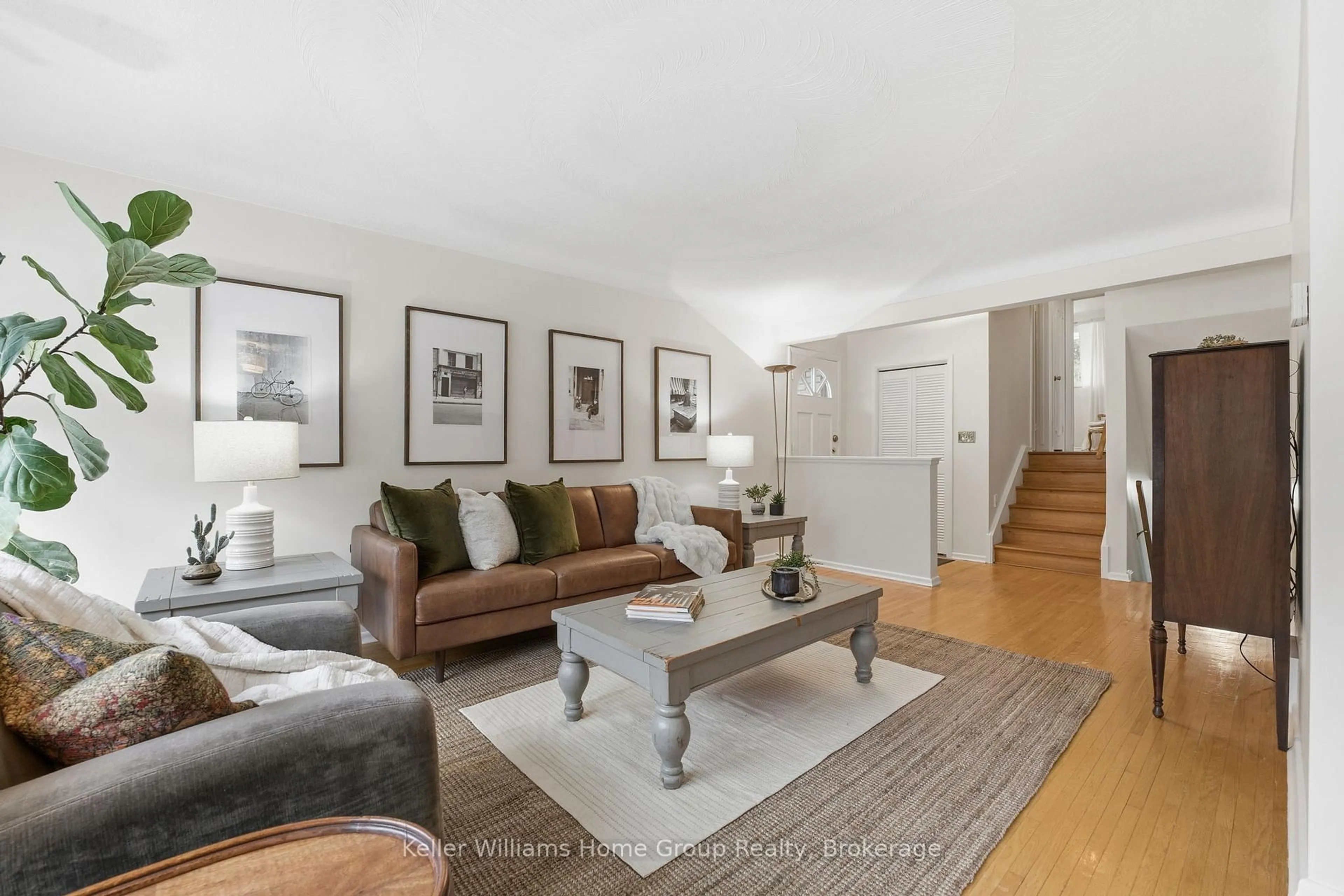 Living room with furniture, unknown for 152 San Pedro Dr, Hamilton Ontario L9C 2C8