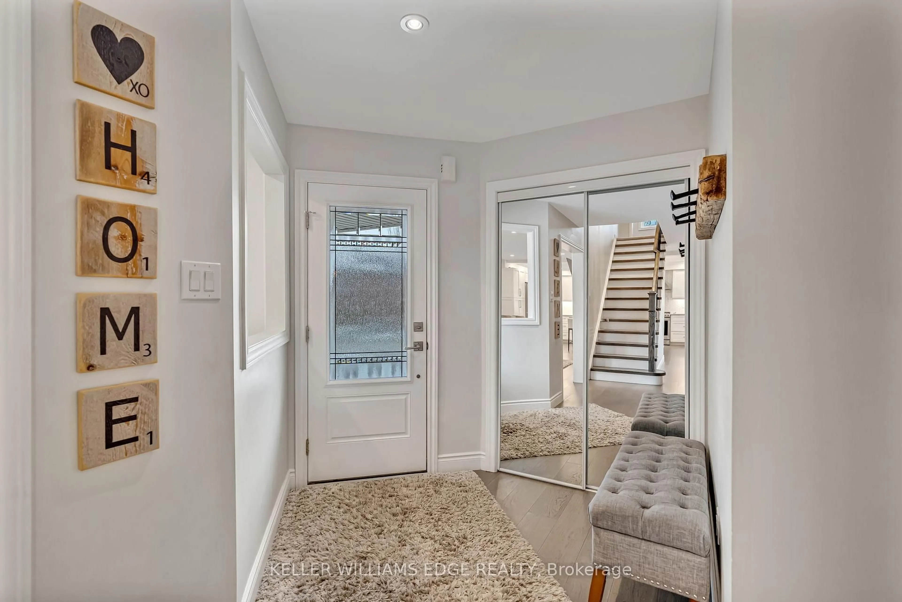 Indoor entryway for 8 Keewaydin St, Hamilton Ontario L8B 0K1