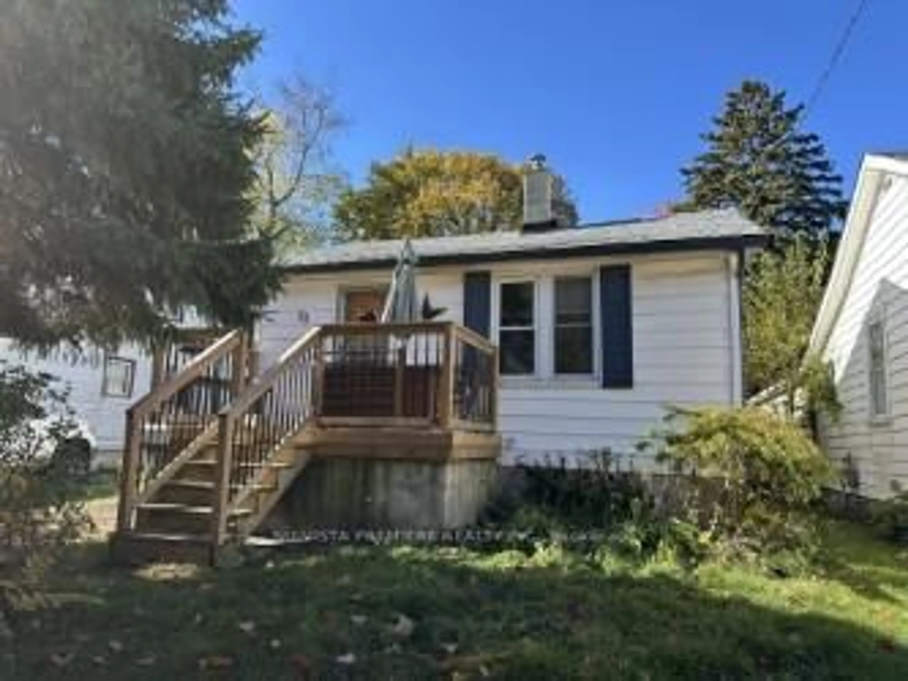 Home with vinyl exterior material, street for 33 Clemens St, London East Ontario N5Y 1H5