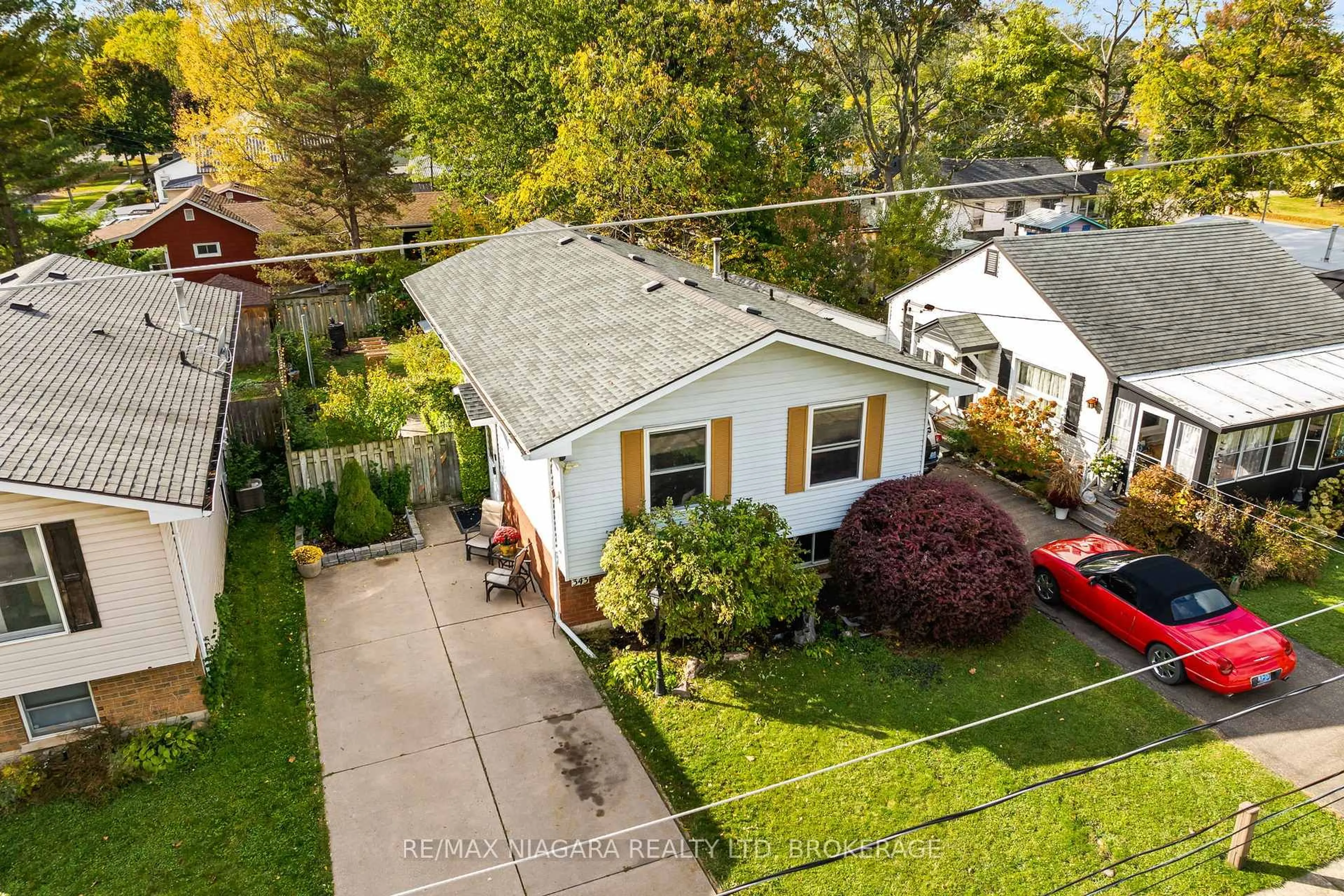 A pic from outside/outdoor area/front of a property/back of a property/a pic from drone, street for 343 Helen St, Fort Erie Ontario L0S 1B0
