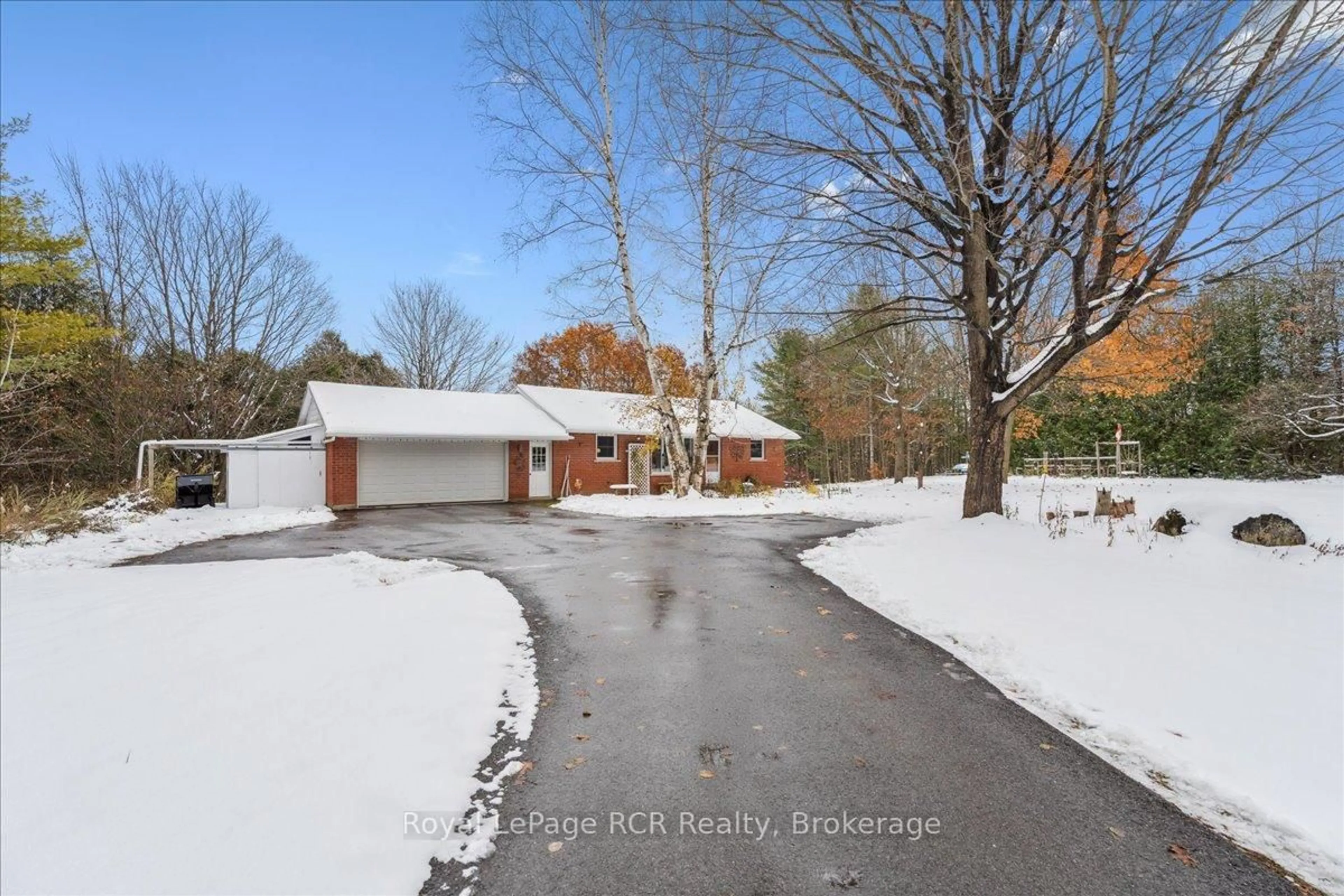 A pic from outside/outdoor area/front of a property/back of a property/a pic from drone, street for 202 Gore Cres, Chatsworth Ontario N0H 1G0