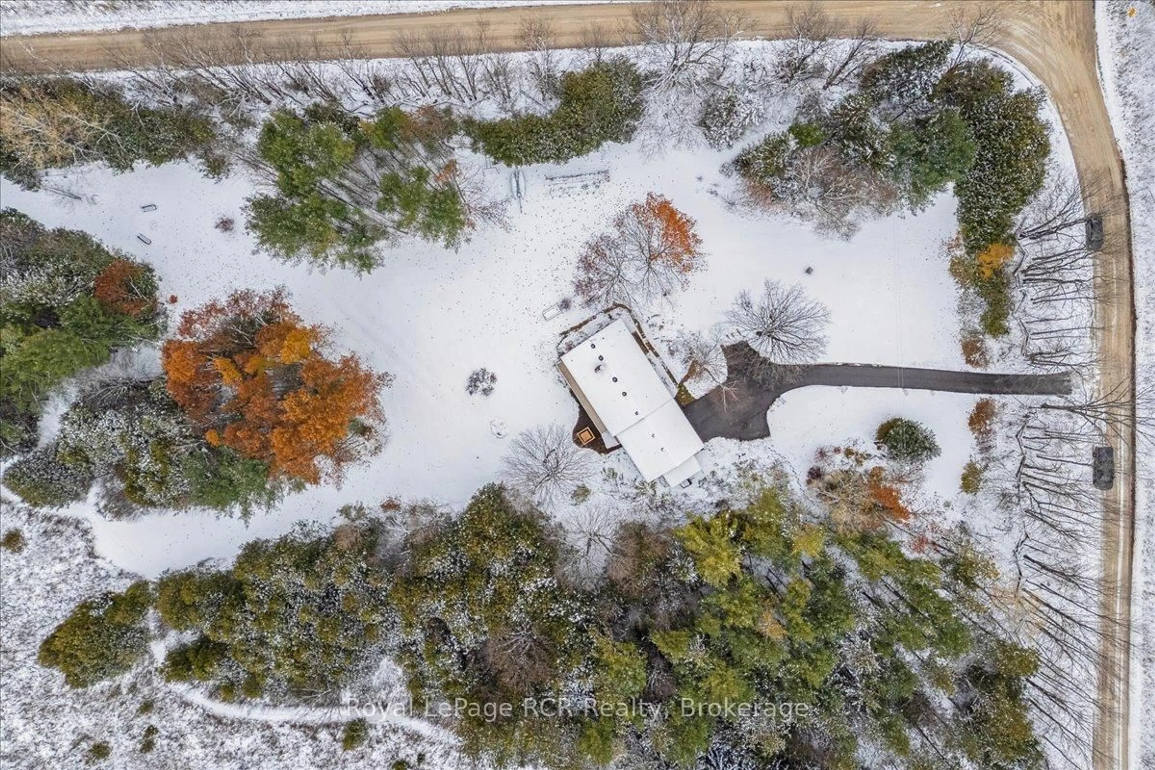 A pic from outside/outdoor area/front of a property/back of a property/a pic from drone, street for 202 Gore Cres, Chatsworth Ontario N0H 1G0