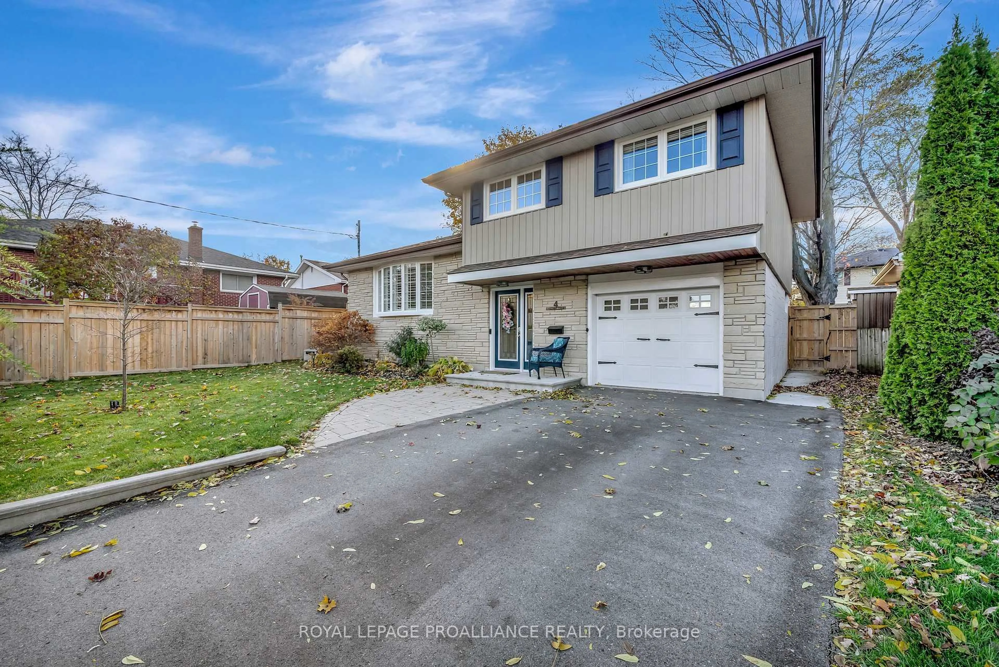 A pic from outside/outdoor area/front of a property/back of a property/a pic from drone, street for 4 Kingsway Crt, Belleville Ontario K8N 4P1