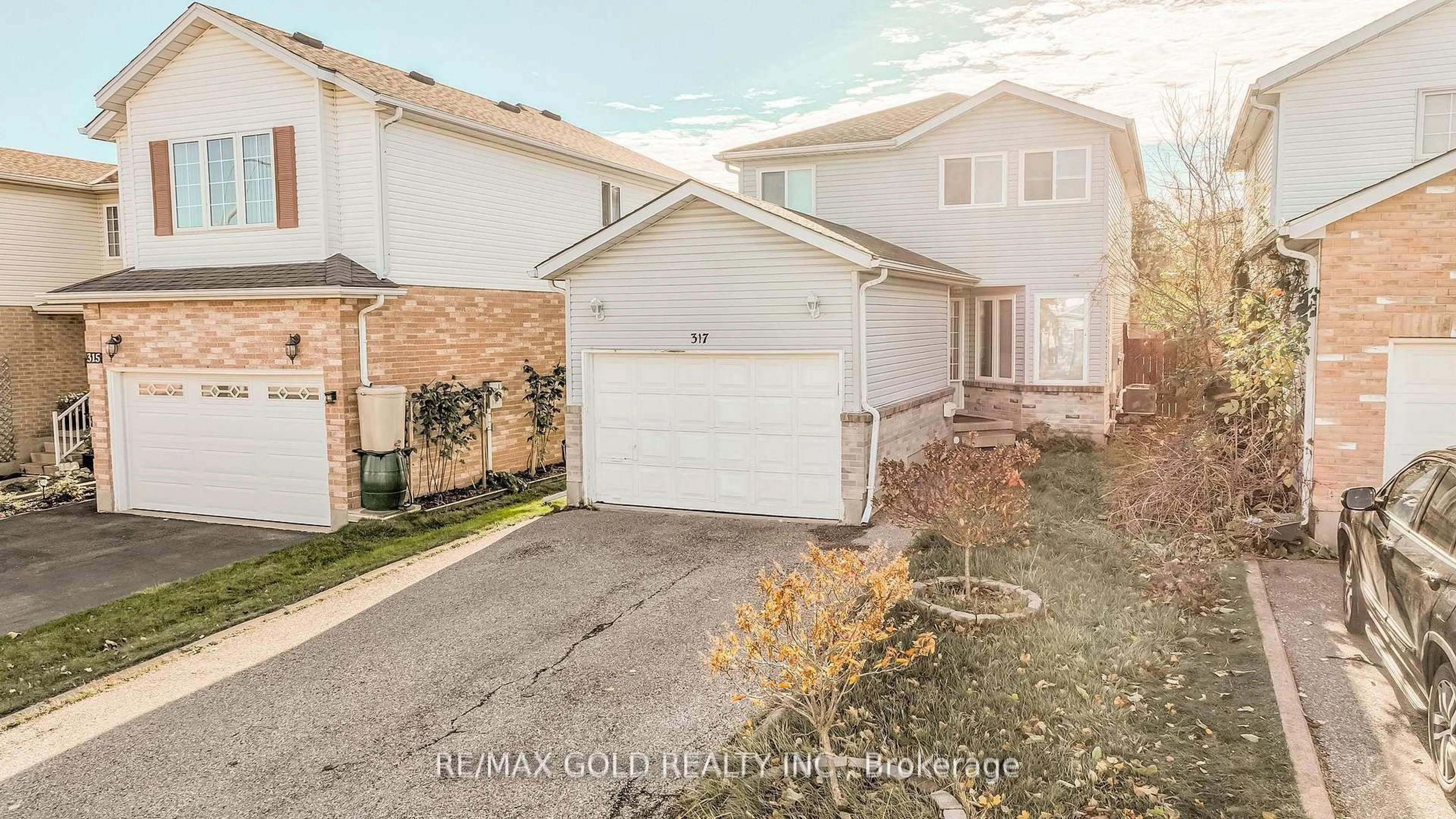 A pic from outside/outdoor area/front of a property/back of a property/a pic from drone, street for 317 Bankside Dr, Kitchener Ontario N2N 3K2