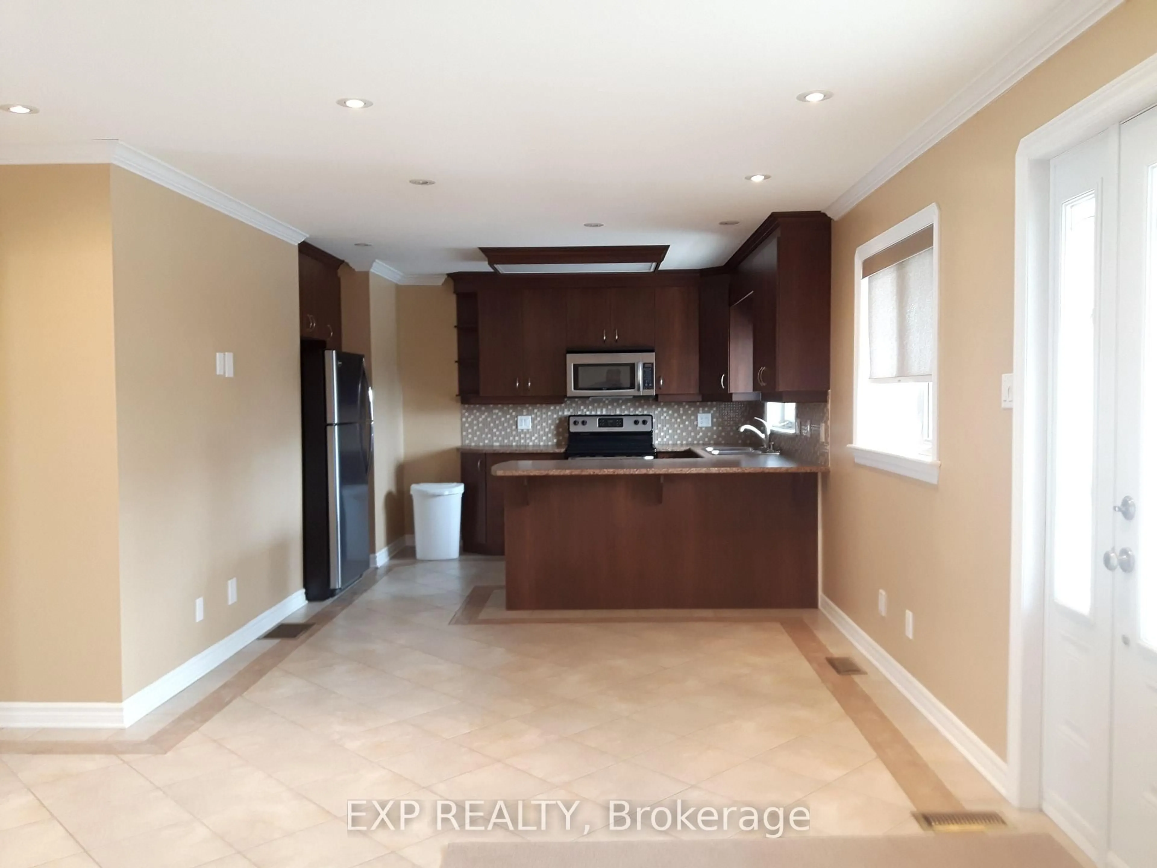 Open concept kitchen, unknown for 88 Craig St, Russell Ontario K4R 1A6