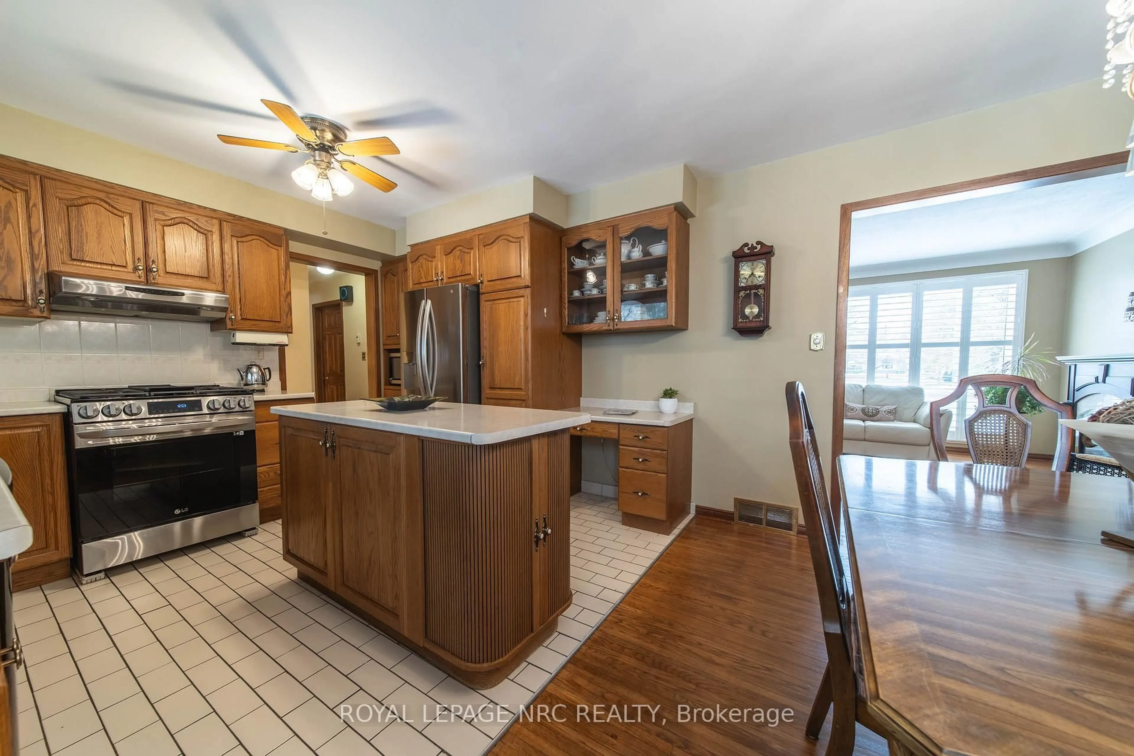 Open concept kitchen, ceramic/tile floor for 7106 Freeman St, Niagara Falls Ontario L2E 5V5