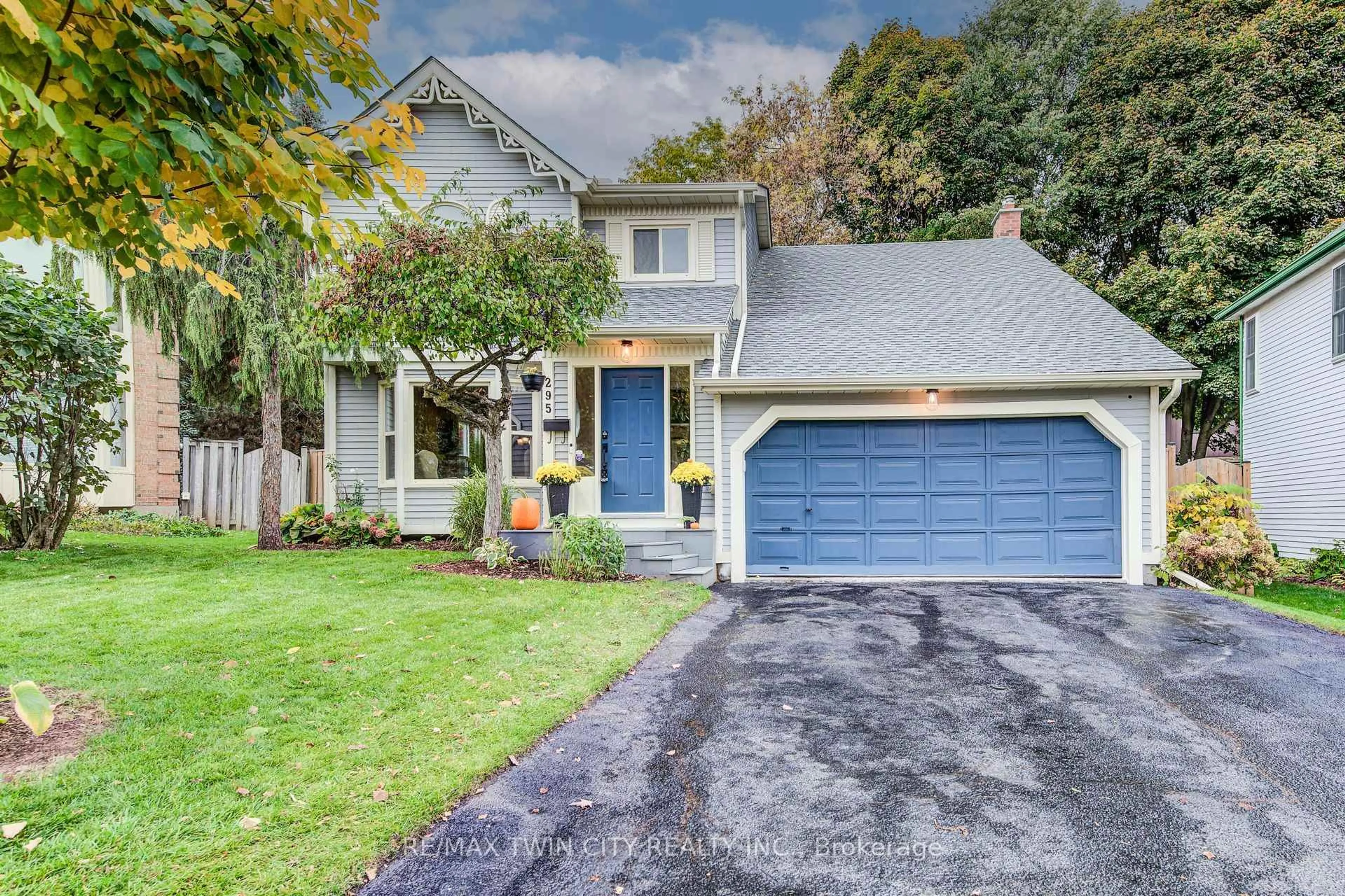 Home with vinyl exterior material, street for 295 Wiltshire Pl, Waterloo Ontario N2T 1R3