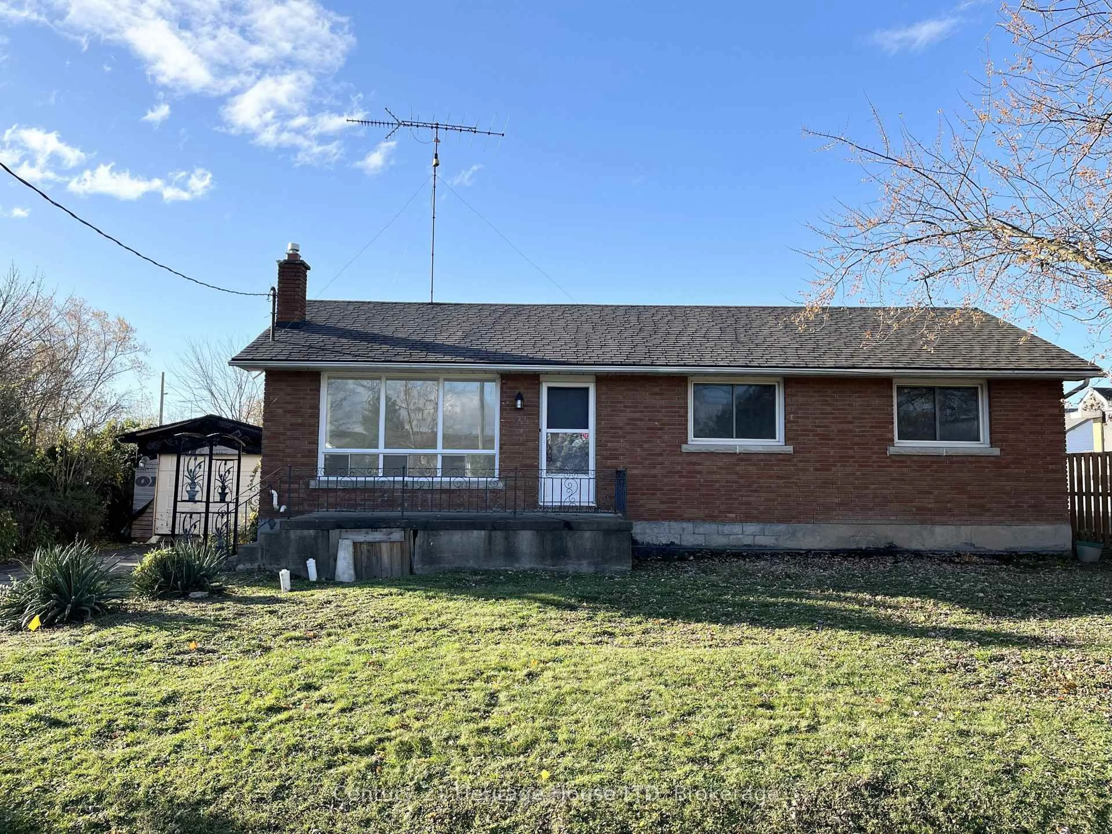 A pic from outside/outdoor area/front of a property/back of a property/a pic from drone, street for 9 Mckay St, St. Catharines Ontario L2S 1E8