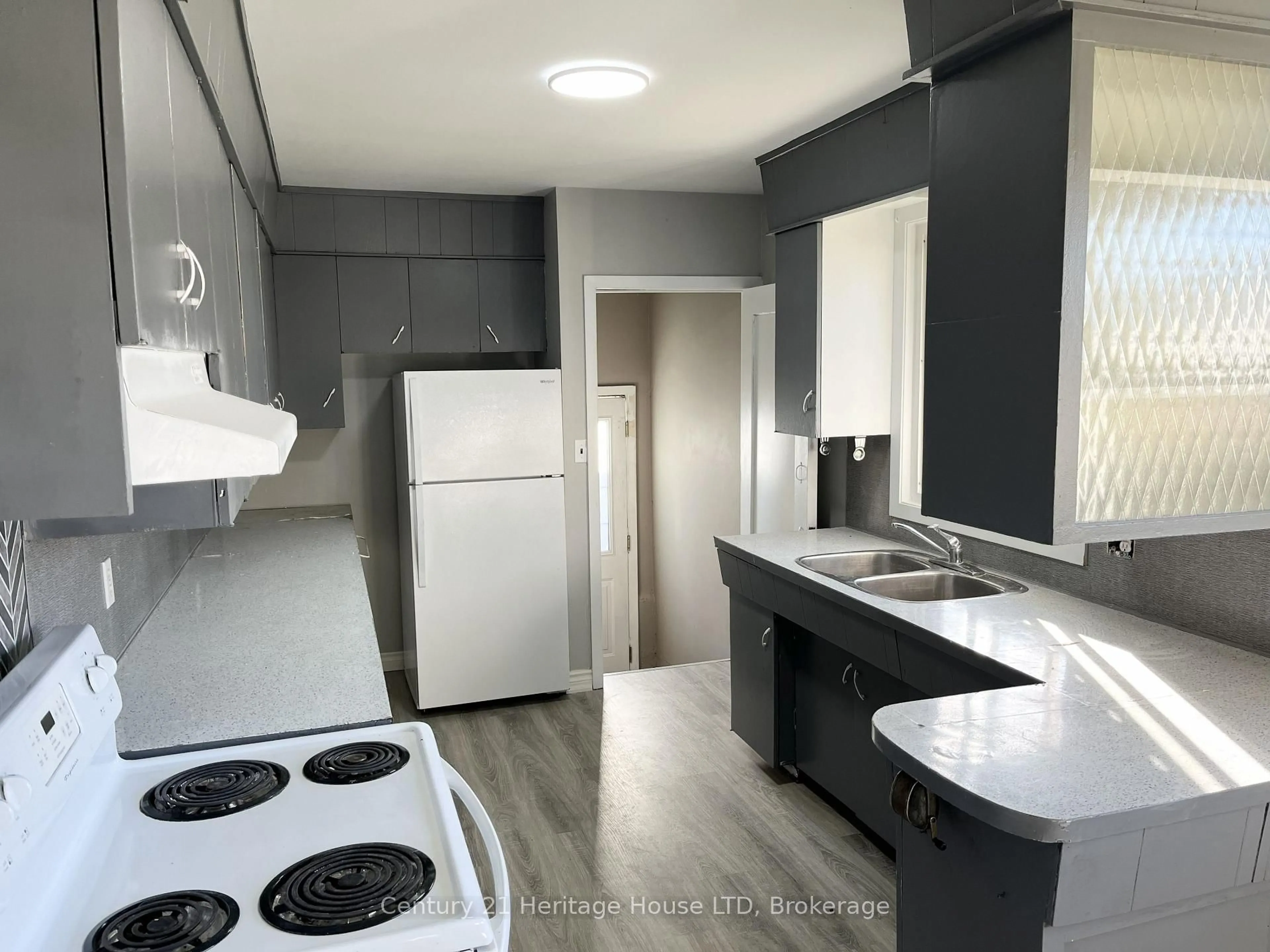 Unknown for 9 Mckay St, St. Catharines Ontario L2S 1E8