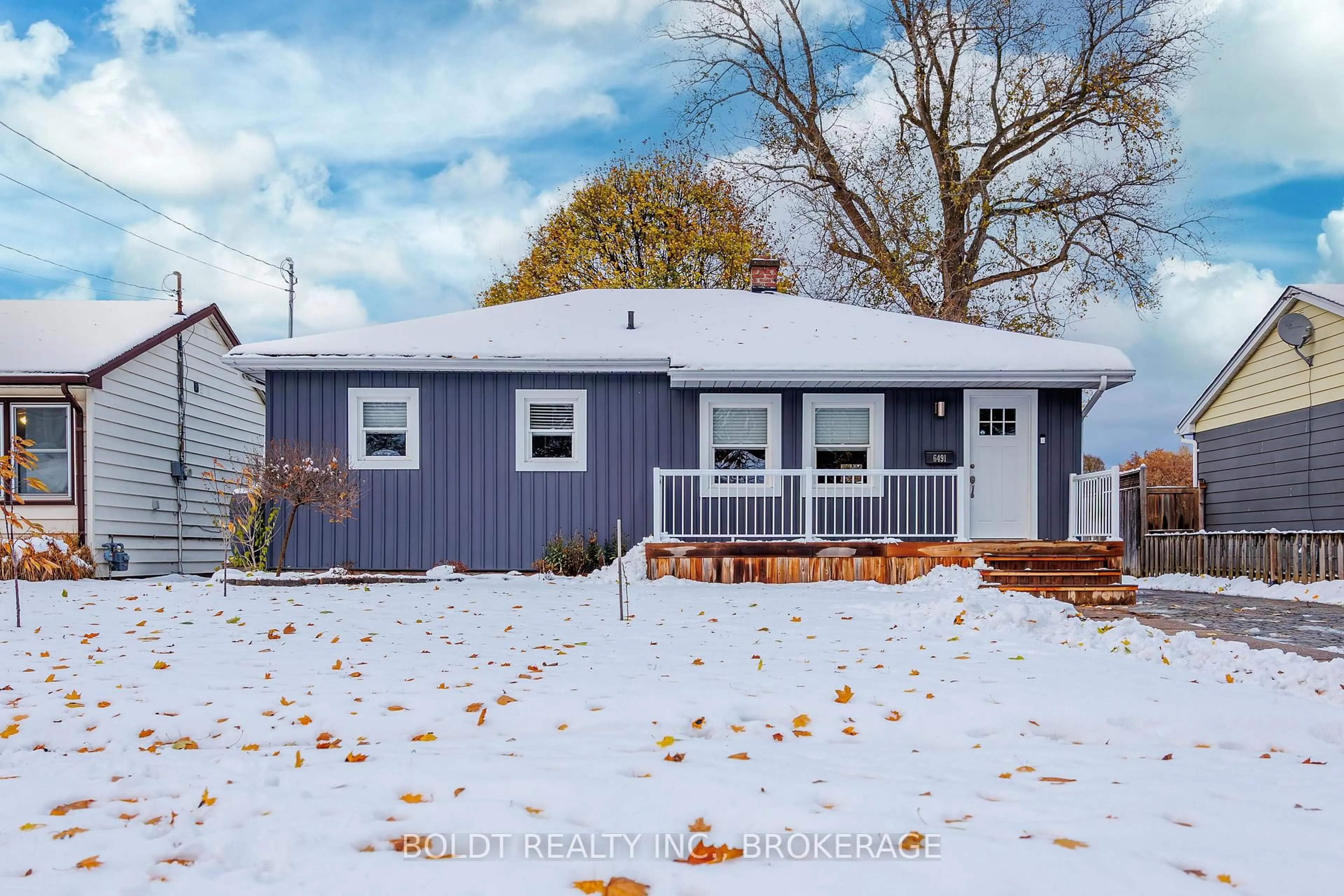 Home with vinyl exterior material, street for 6491 Burdette Dr, Niagara Falls Ontario L2E 5H4