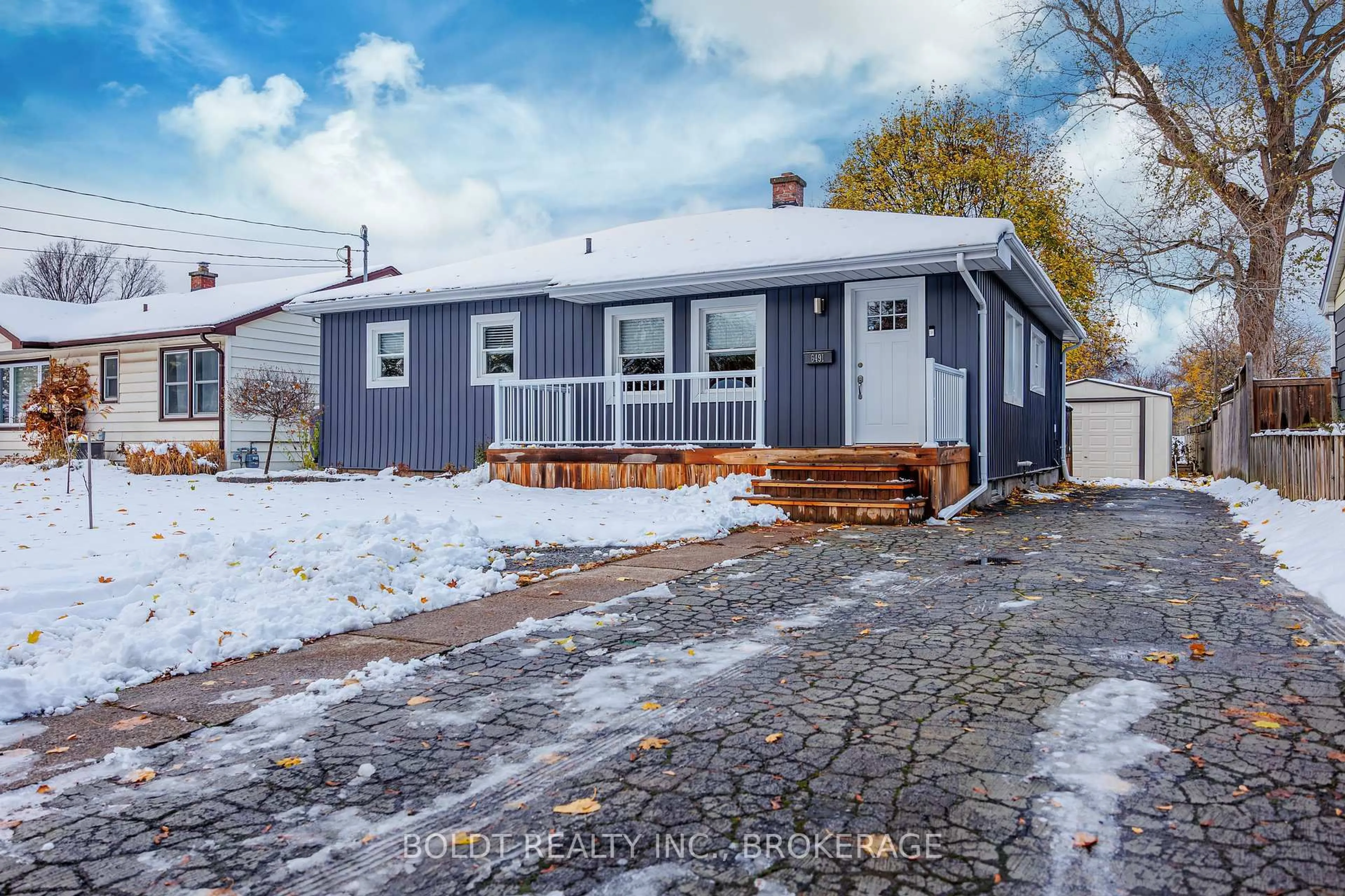 Home with vinyl exterior material, street for 6491 Burdette Dr, Niagara Falls Ontario L2E 5H4