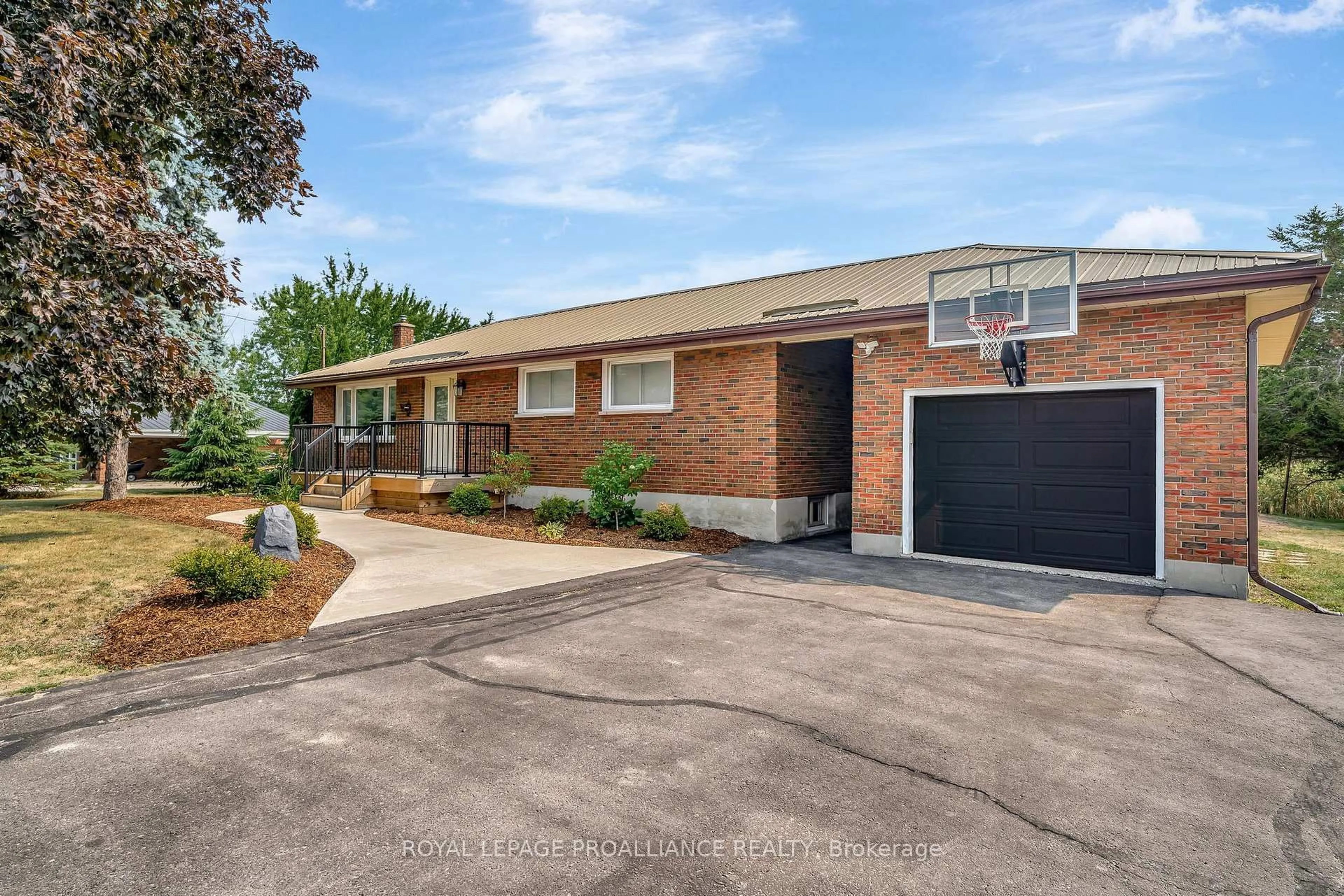 Home with brick exterior material, street for 206 ELMWOOD Dr, Belleville Ontario K8N 4Z4