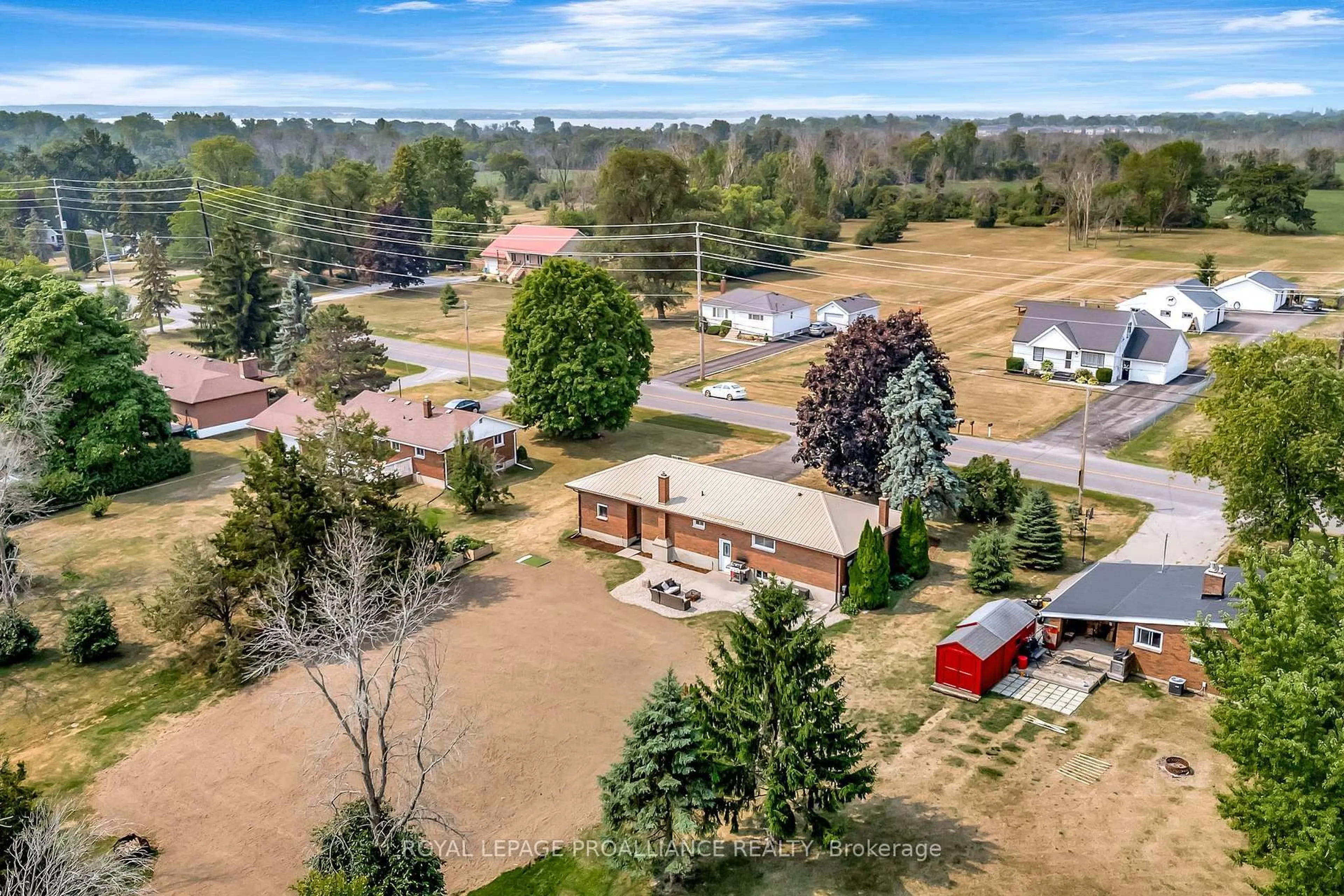 A pic from outside/outdoor area/front of a property/back of a property/a pic from drone, unknown for 206 ELMWOOD Dr, Belleville Ontario K8N 4Z4