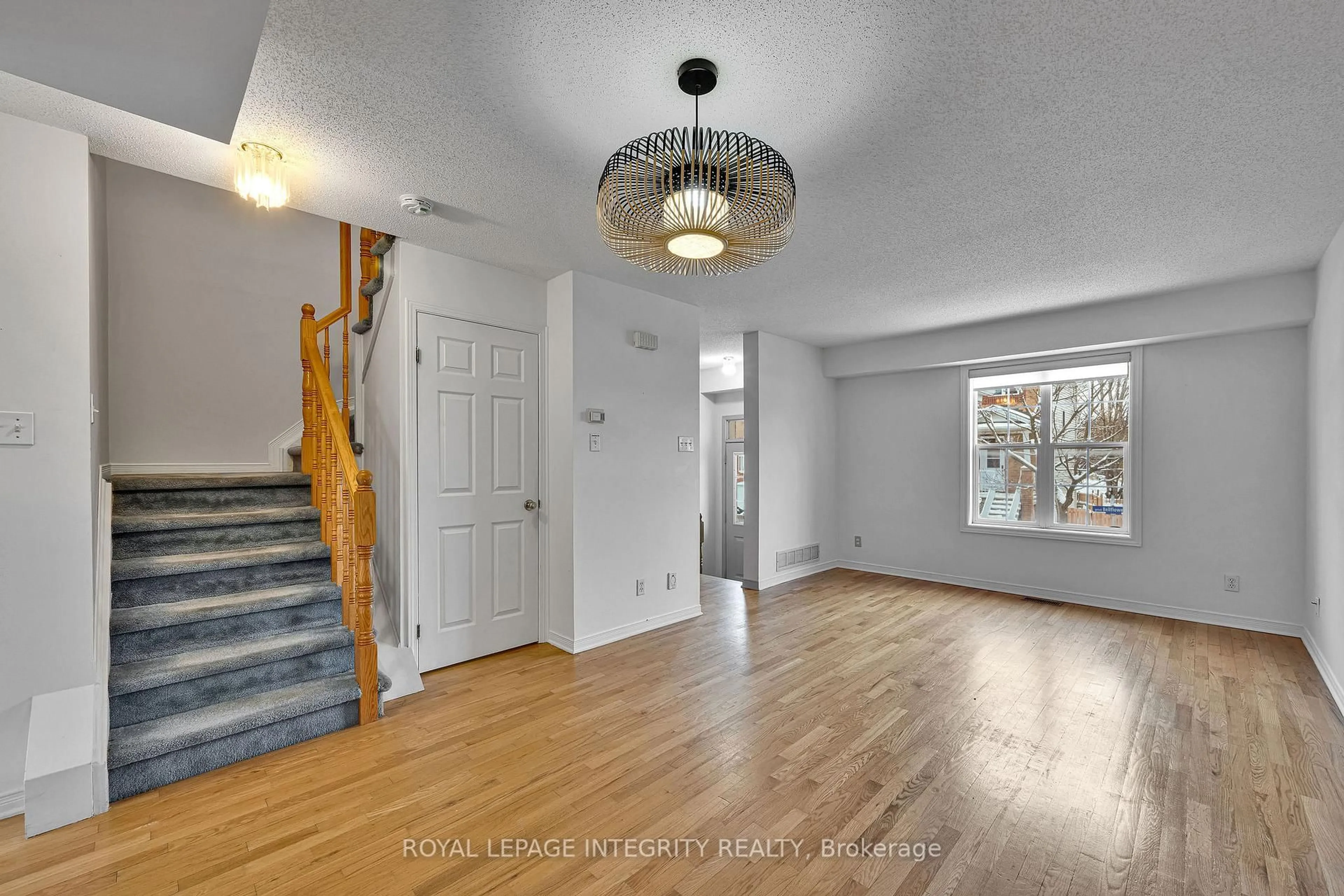 Indoor entryway for 8 Bell Flower Private, Ottawa Ontario K1T 3Z8