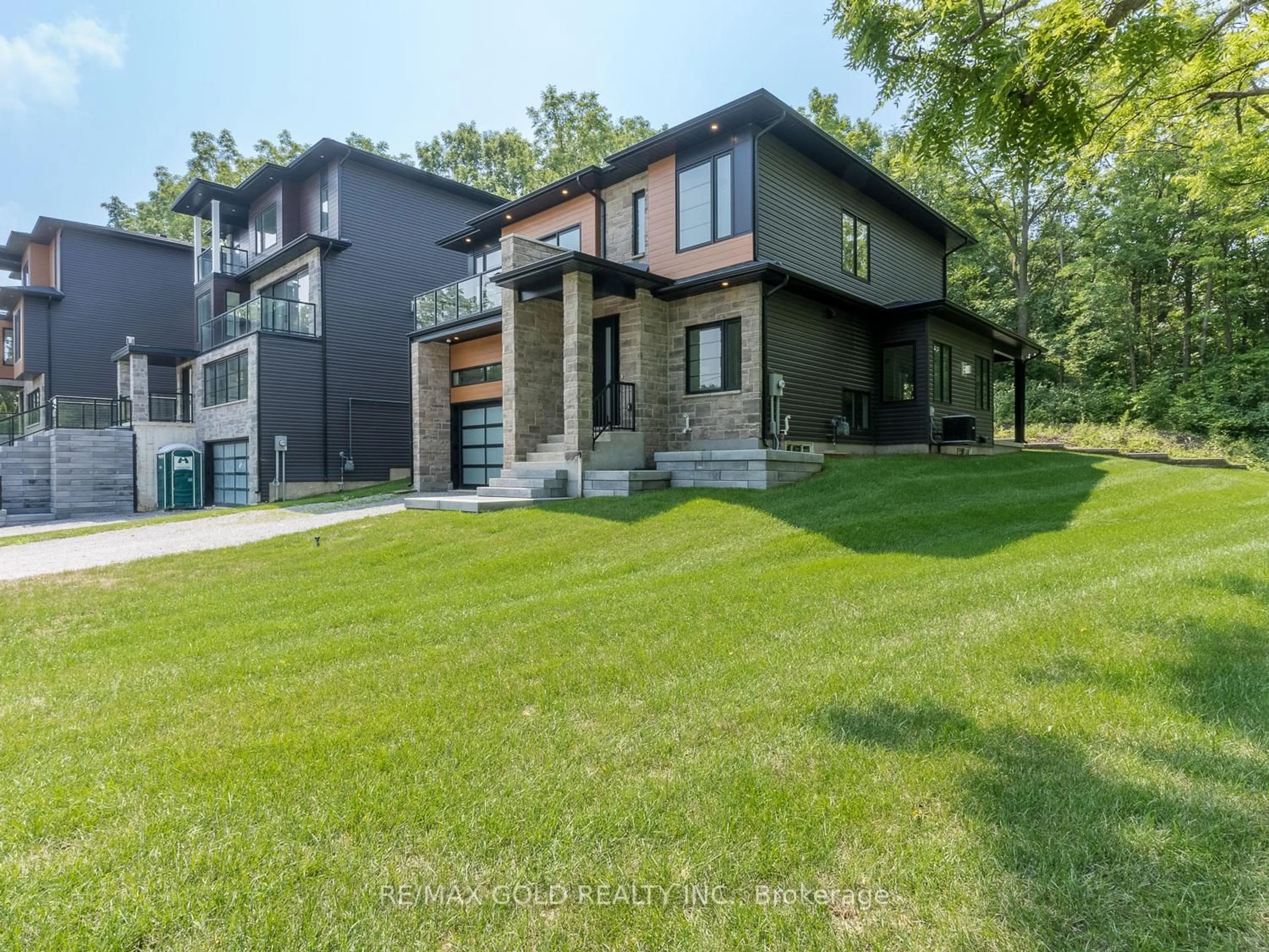 Home with brick exterior material, unknown for 119 Welland Vale Rd, St. Catharines Ontario L2S 3Y2