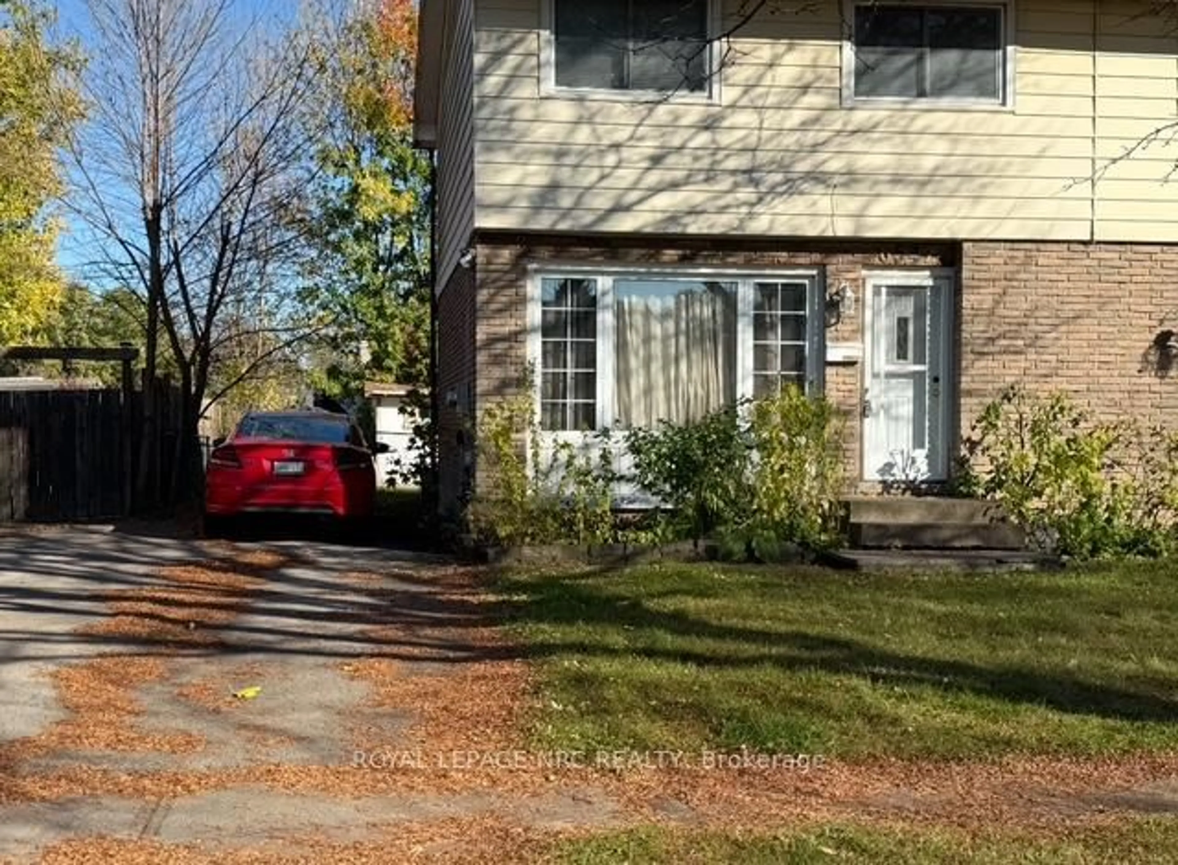 A pic from outside/outdoor area/front of a property/back of a property/a pic from drone, street for 6542 Burwood Ave, Niagara Falls Ontario L2H 1Z7