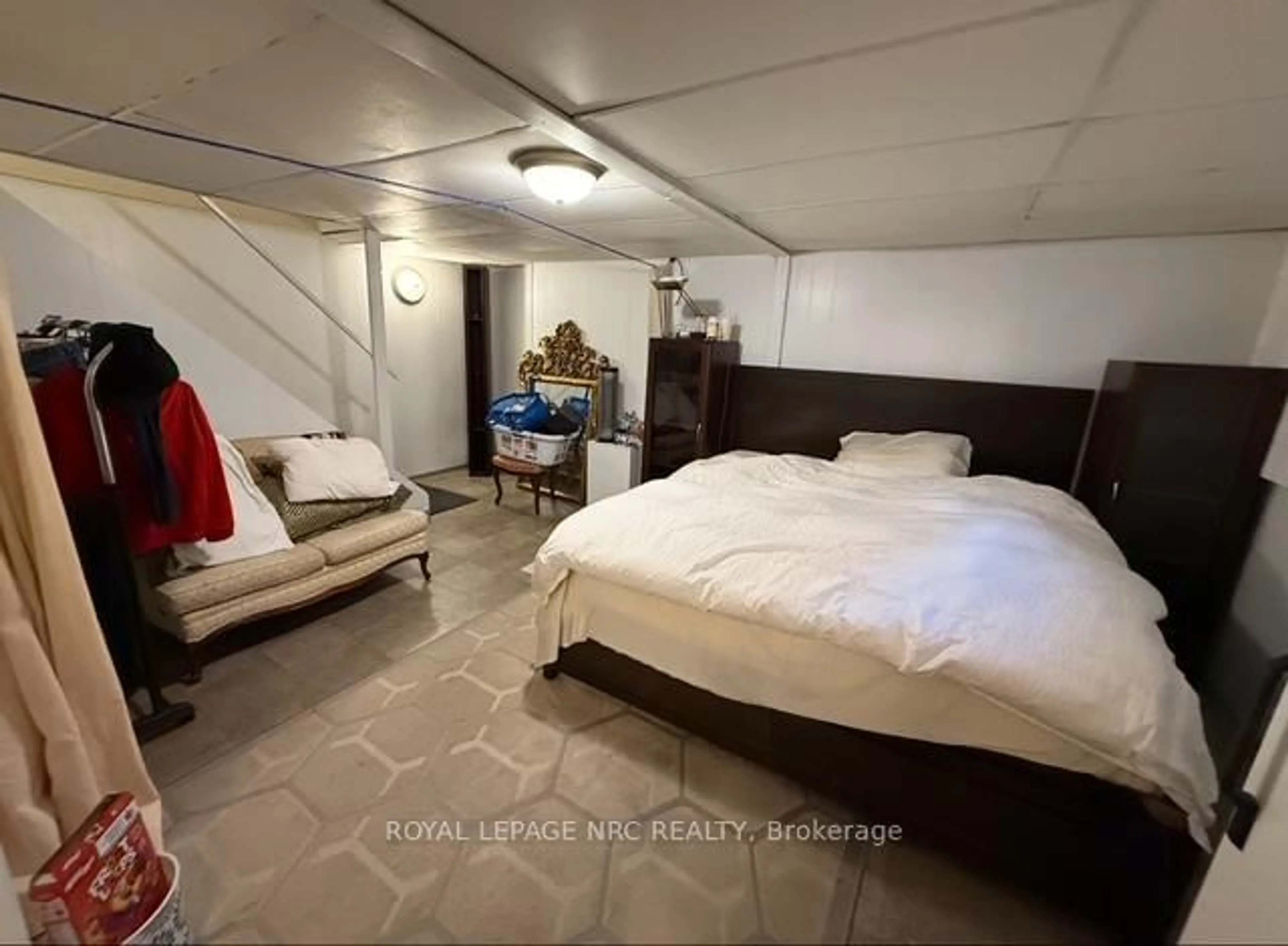 A pic of a room for 6542 Burwood Ave, Niagara Falls Ontario L2H 1Z7