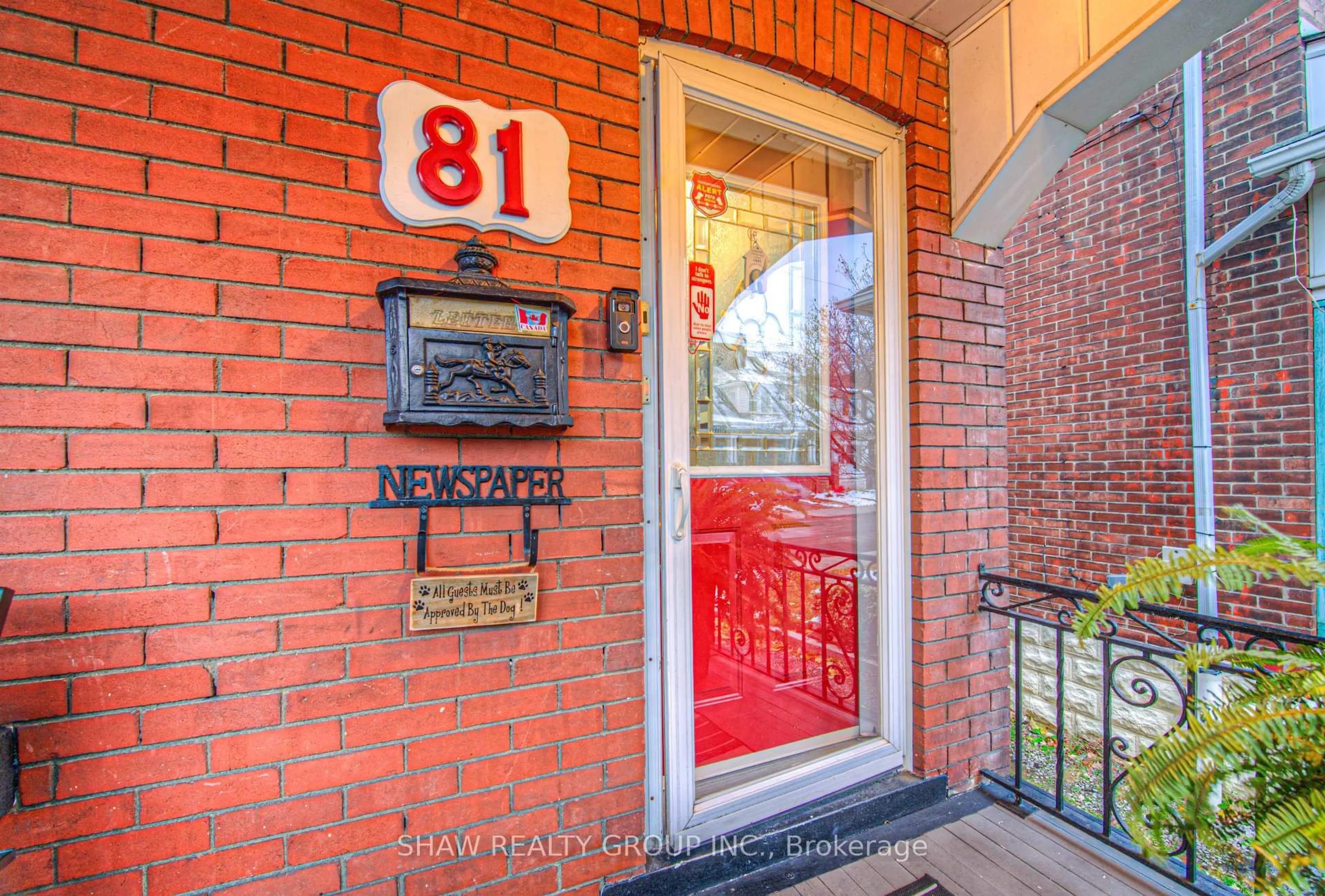 Indoor entryway for 81 Beechwood Ave, Hamilton Ontario L8L 2S7